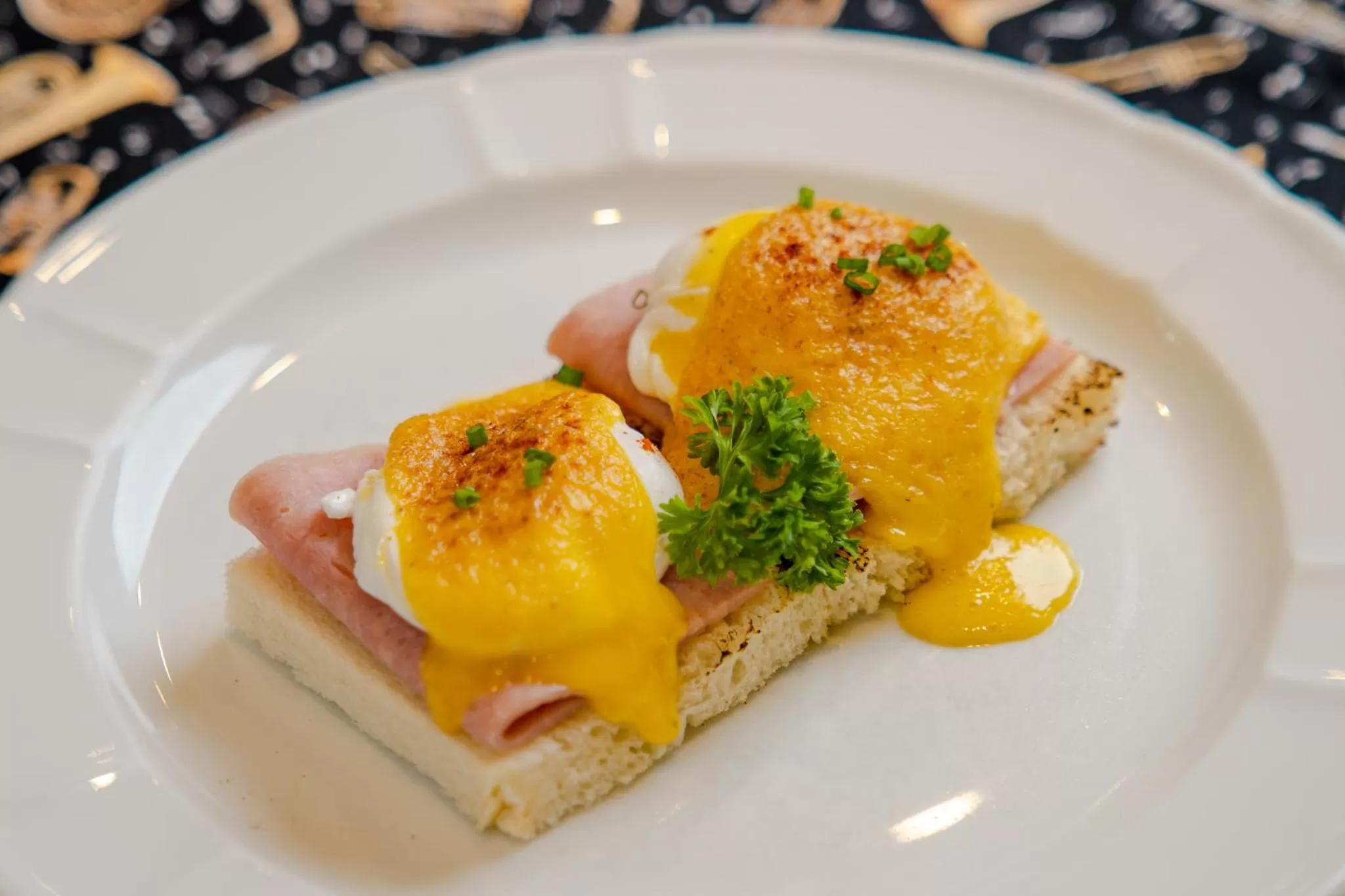 Restaurant/places to eat in Whitehouse Condotel