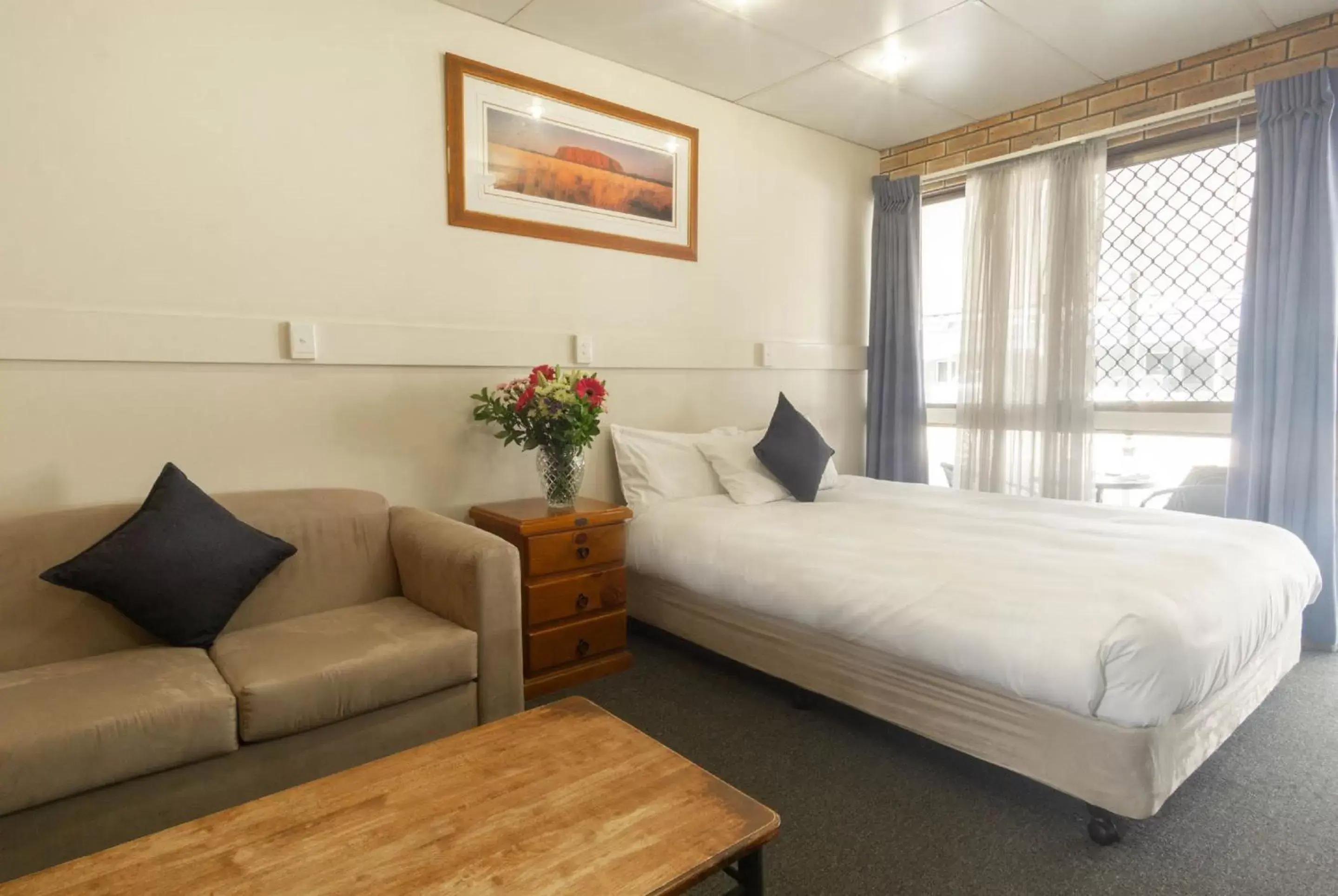 Standard Queen Room in Acacia Motor Inn Standard Queen Room in Acacia Motor Inn