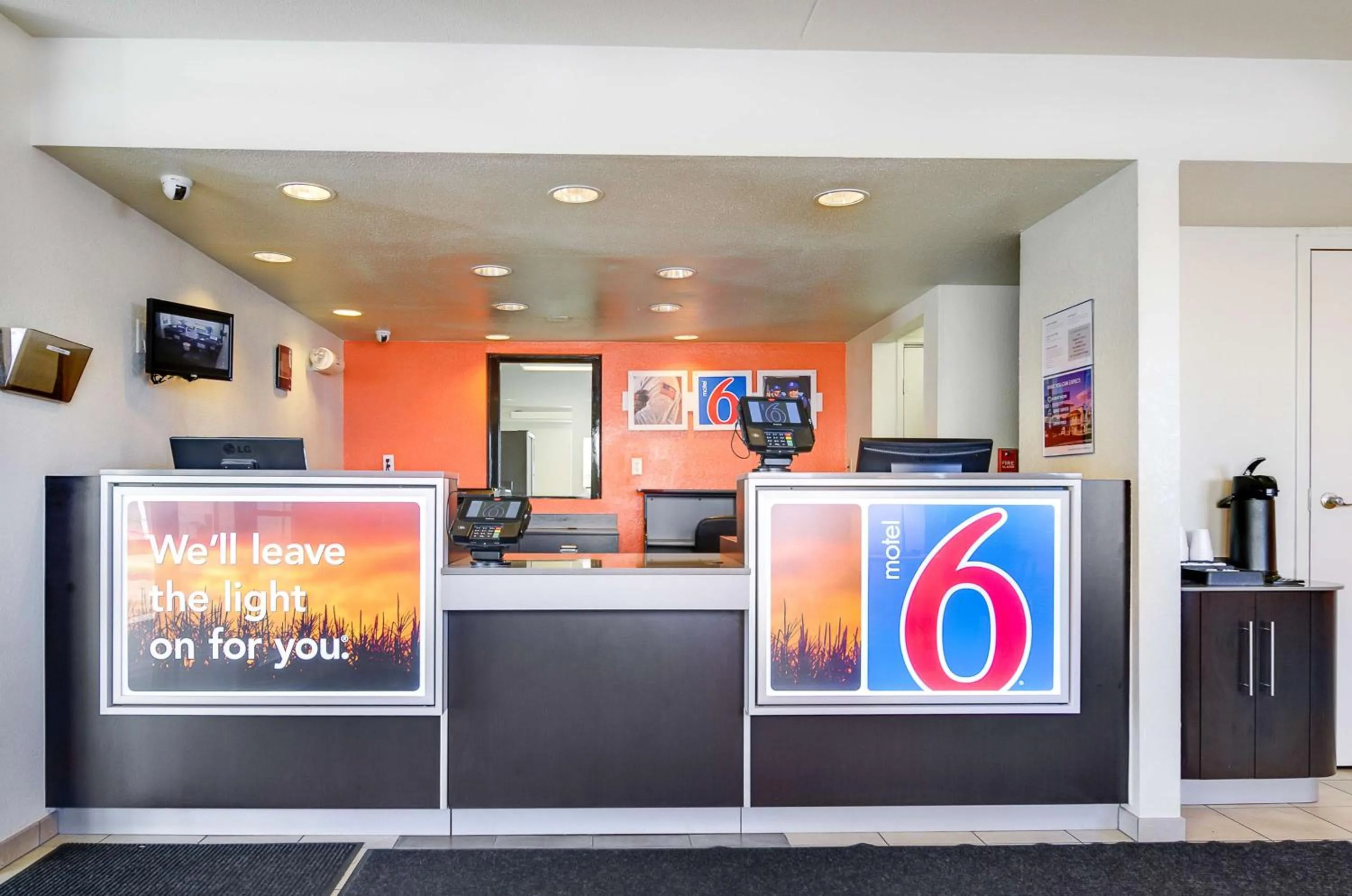 Lobby or reception in Motel 6-Springfield, MO - North