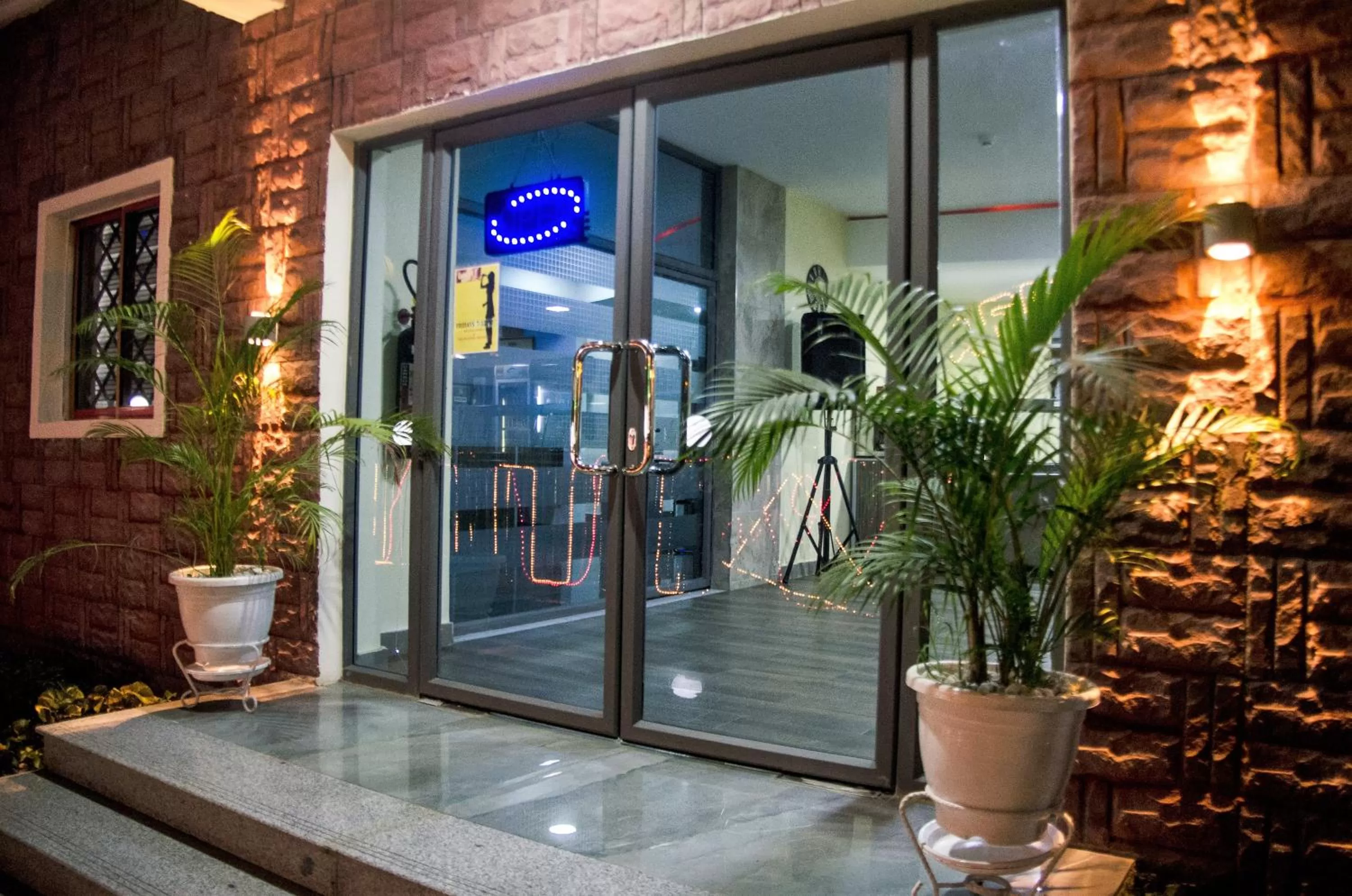 Facade/entrance in Hotel Rosebud