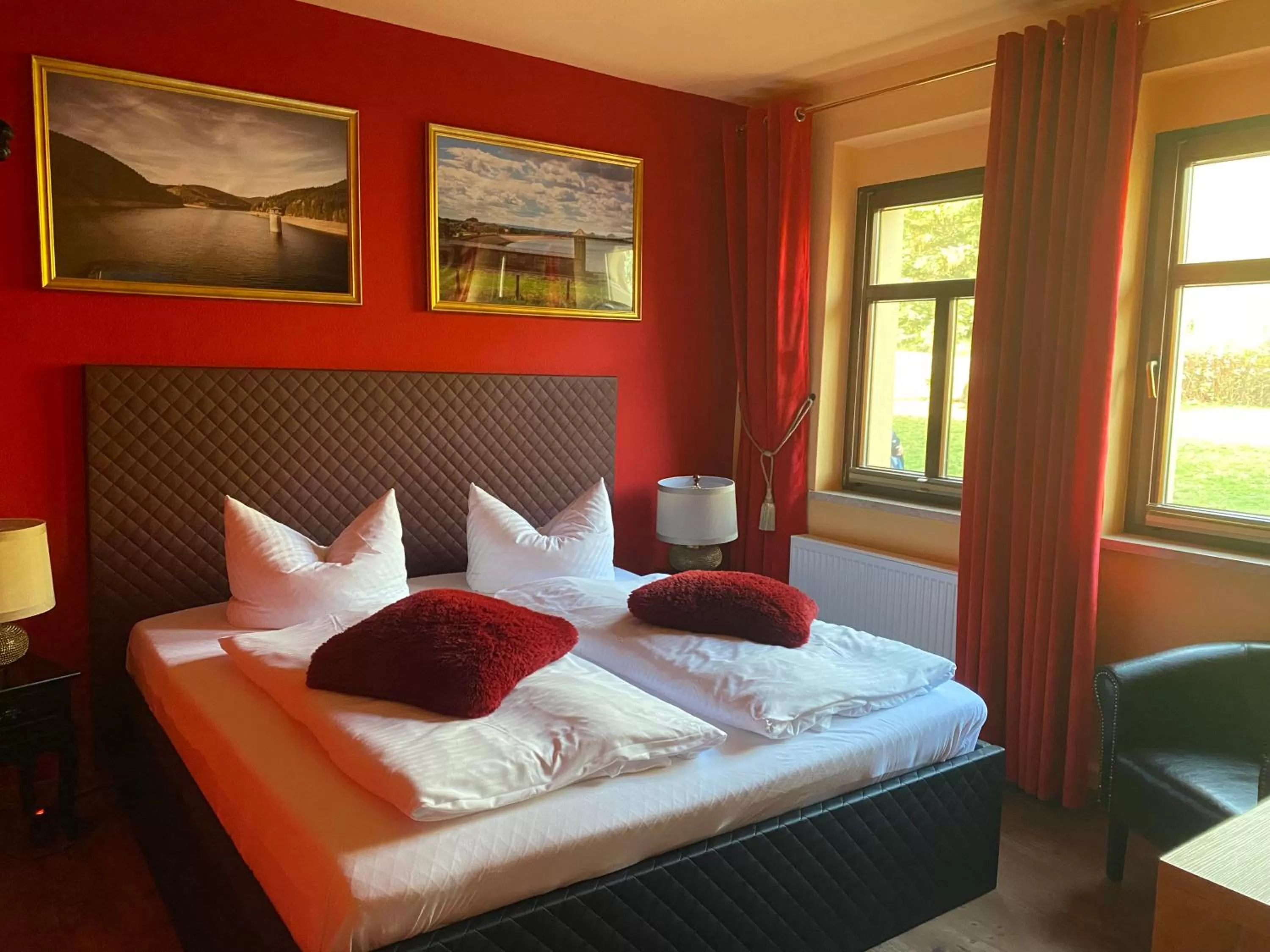 Photo of the whole room, Bed in Riverdam