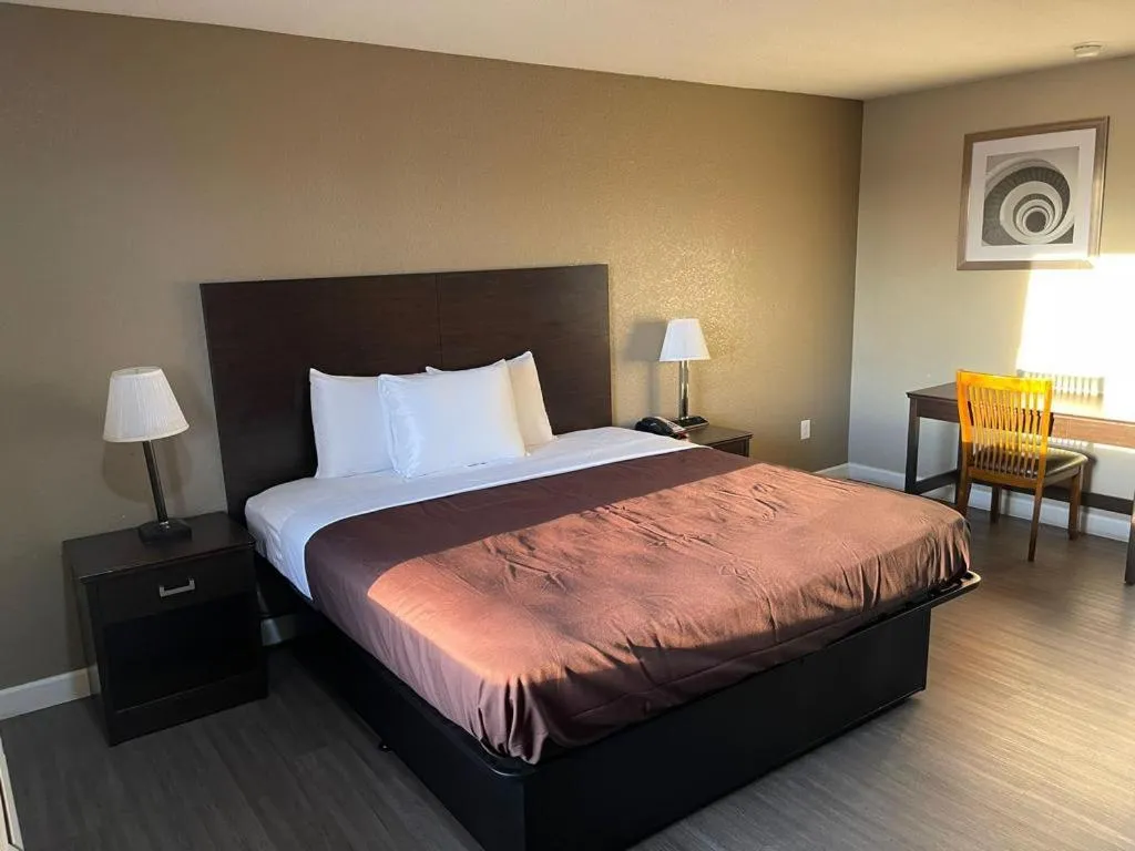 Bedroom, Bed in Suburban Studios Columbia - Harbison