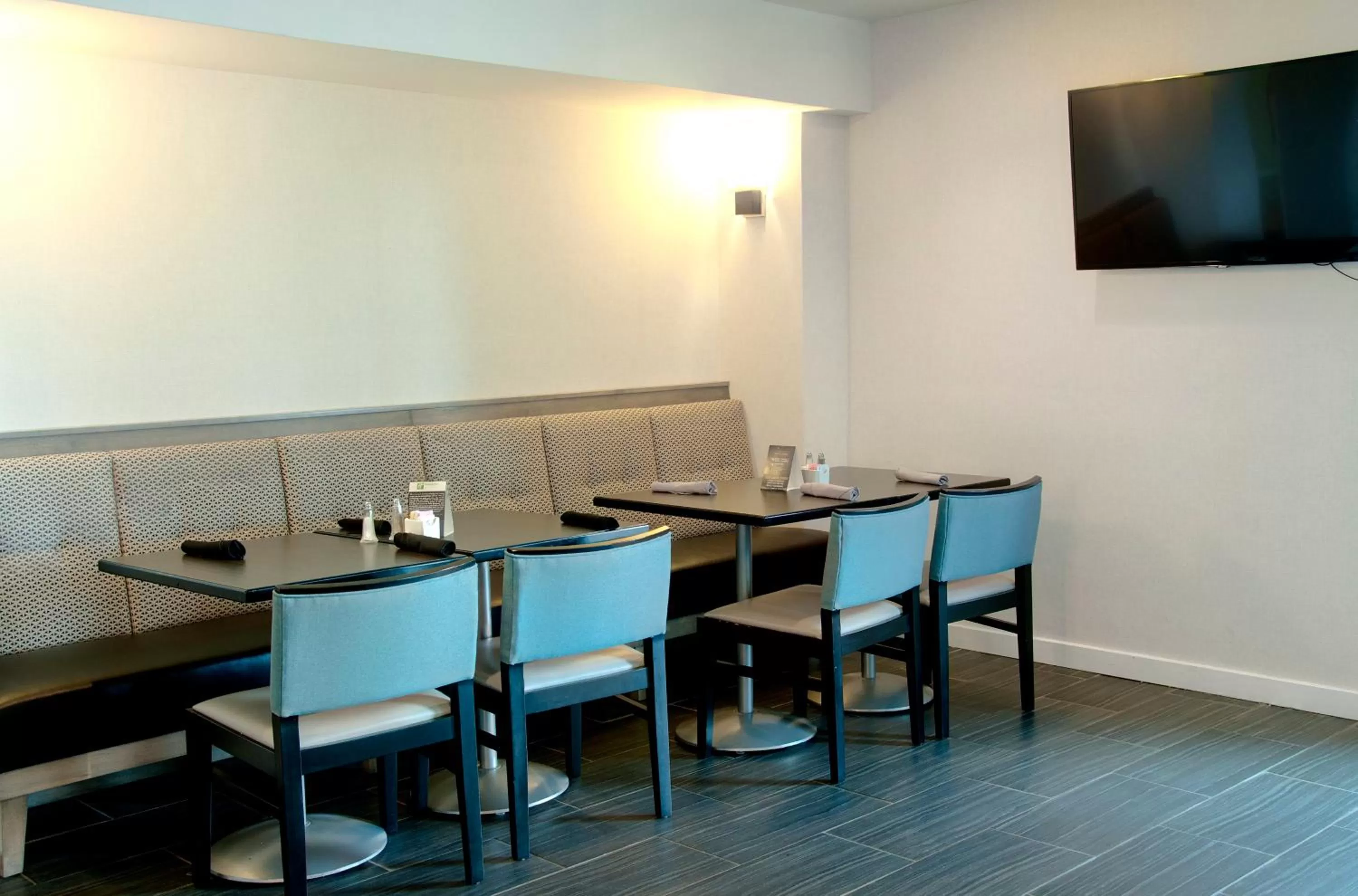 Restaurant/places to eat in Holiday Inn Victorville by IHG