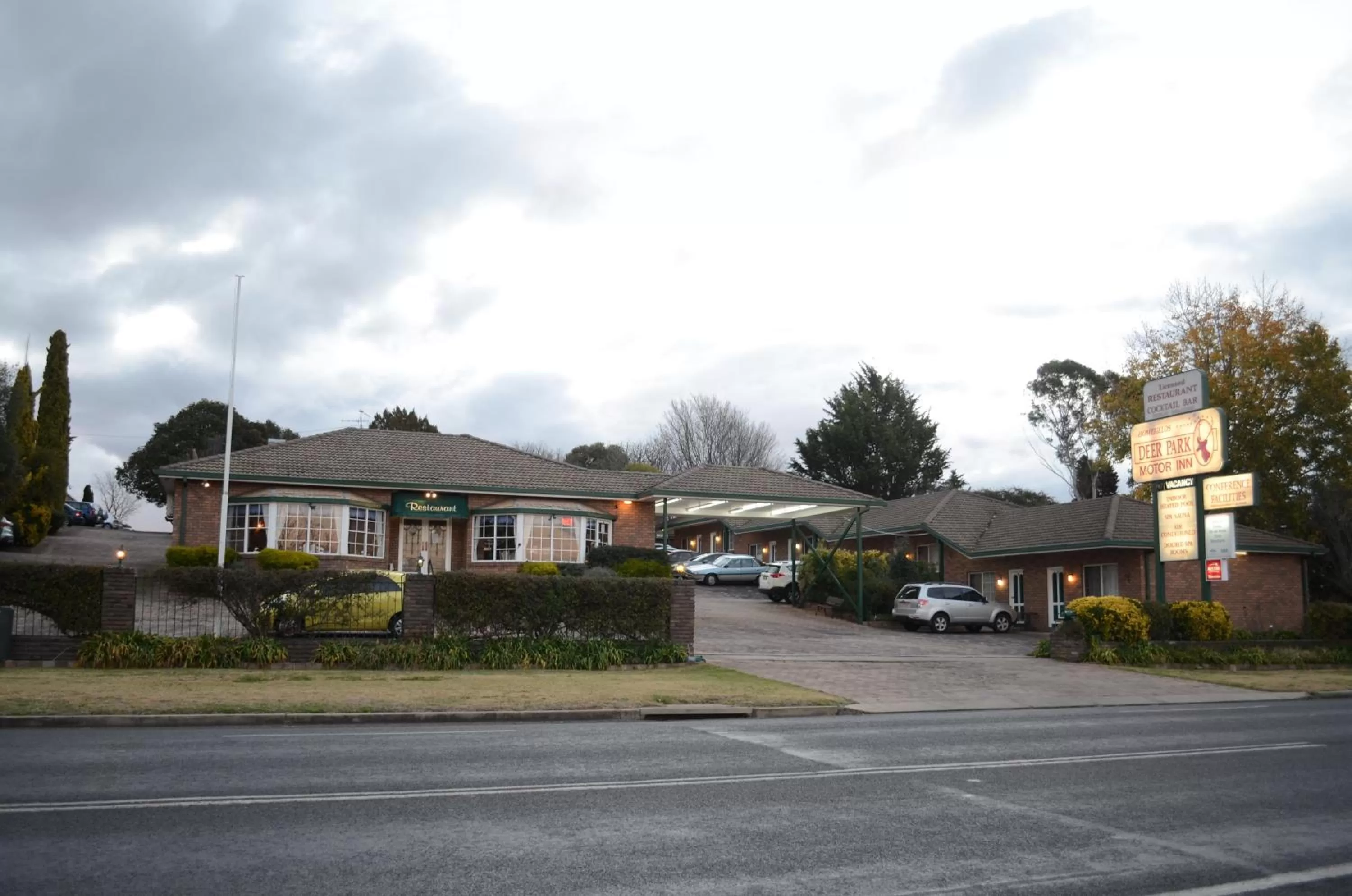 Facade/entrance in Deer Park Motor Inn Armidale
