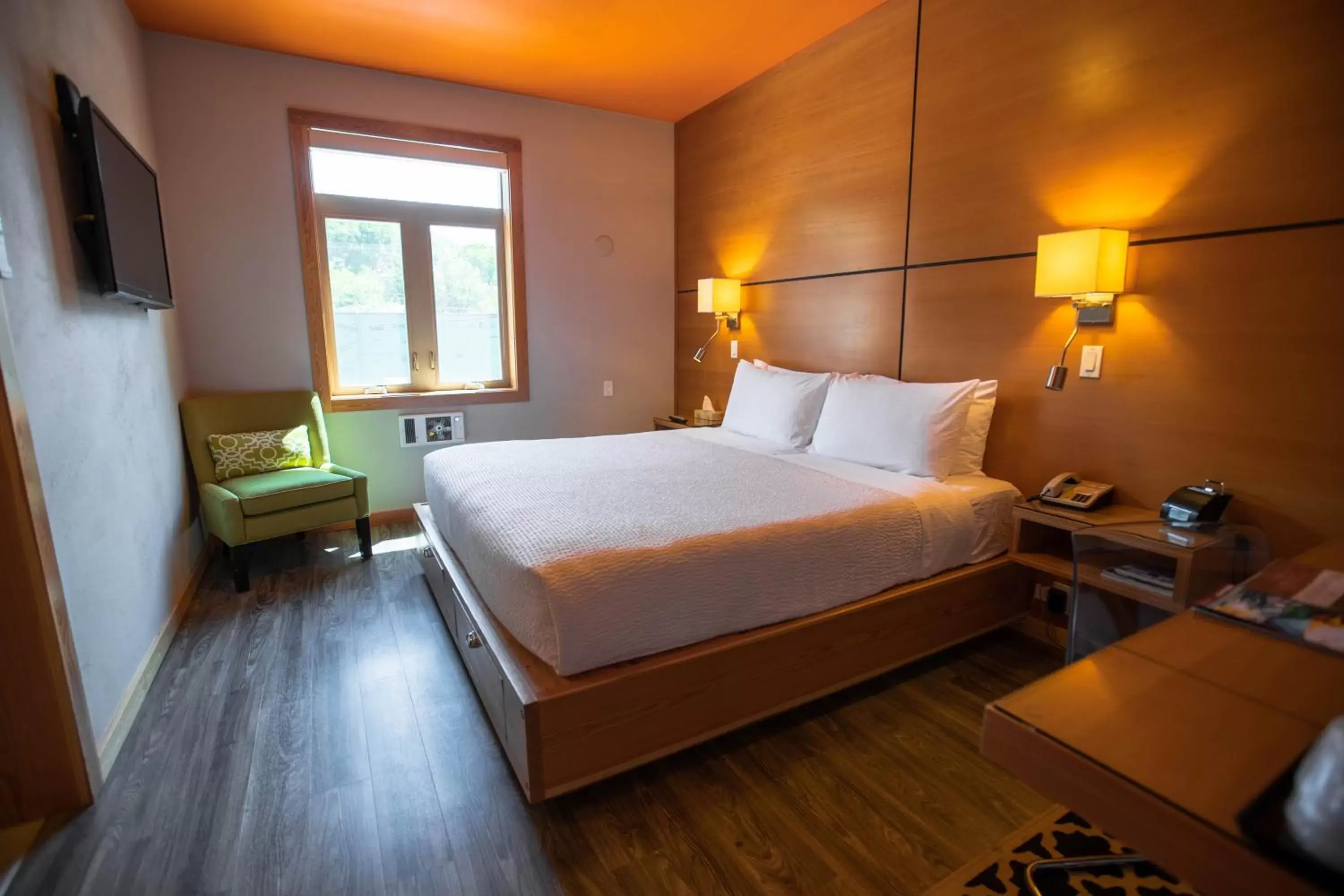 Deluxe King Room in Adventure Hotel Deluxe King Room in Adventure Hotel