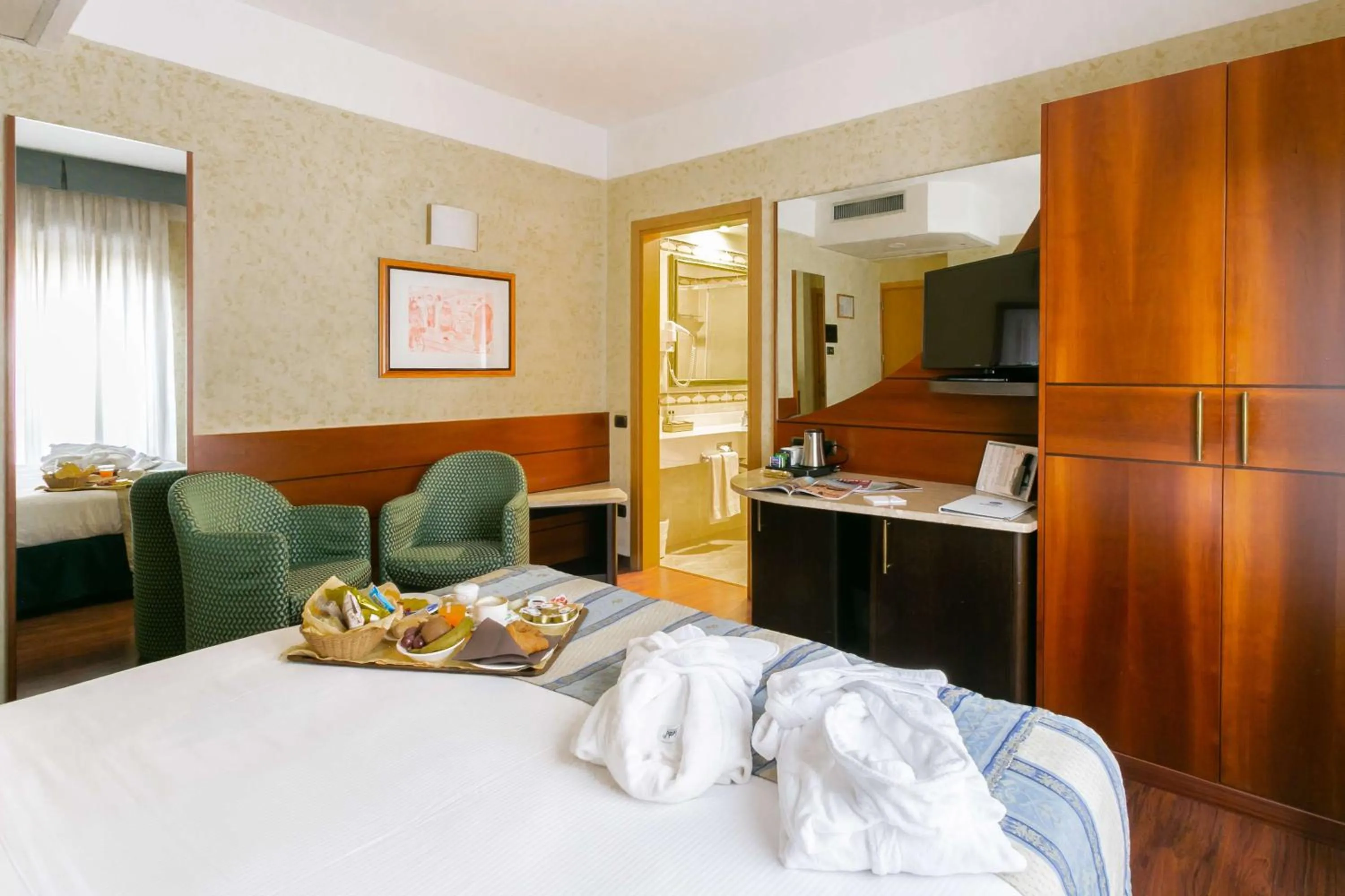 Photo of the whole room, Bed in Hotel Mirage Sure Hotel Collection by Best Western