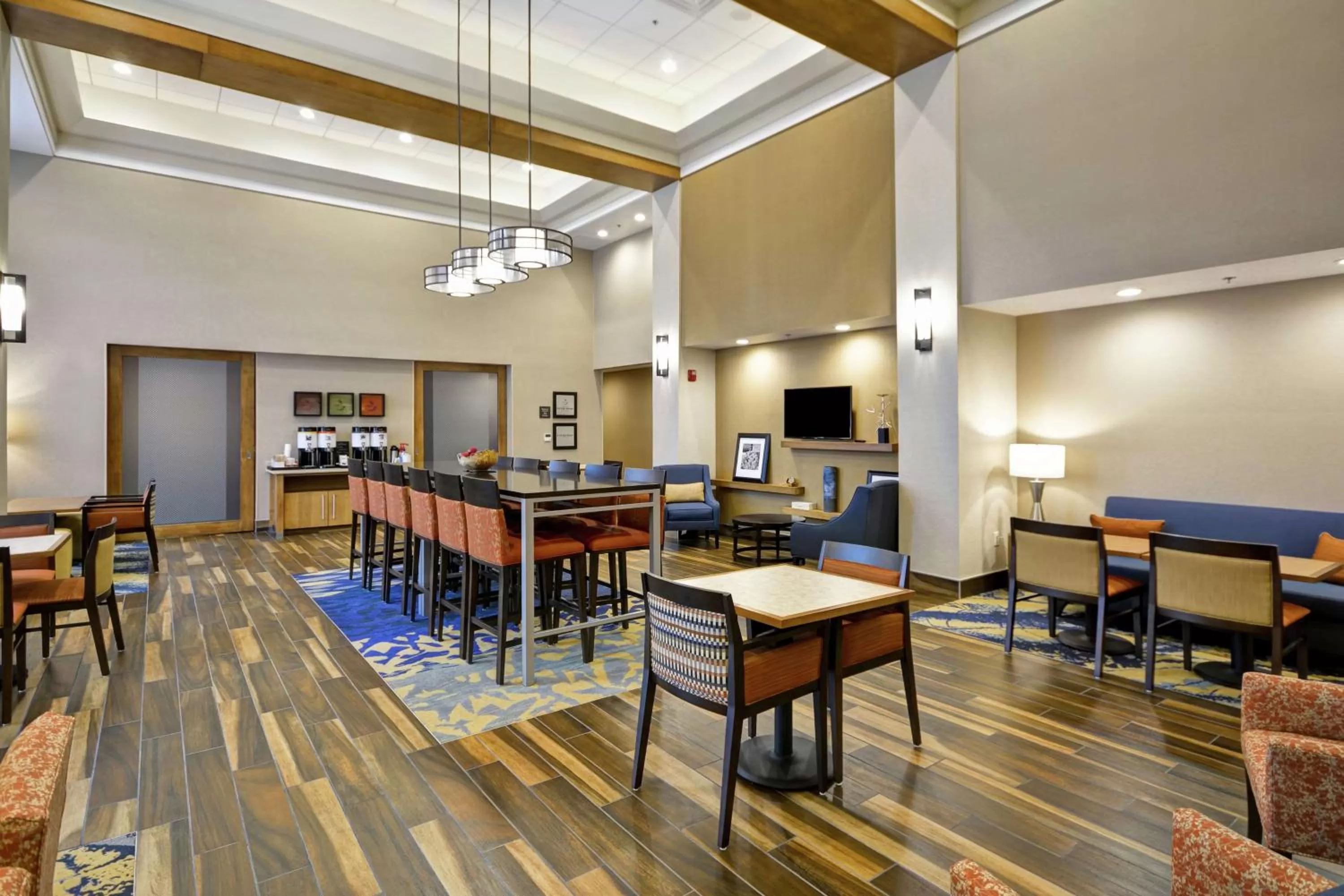 Dining area in Hampton Inn & Suites Grants Pass