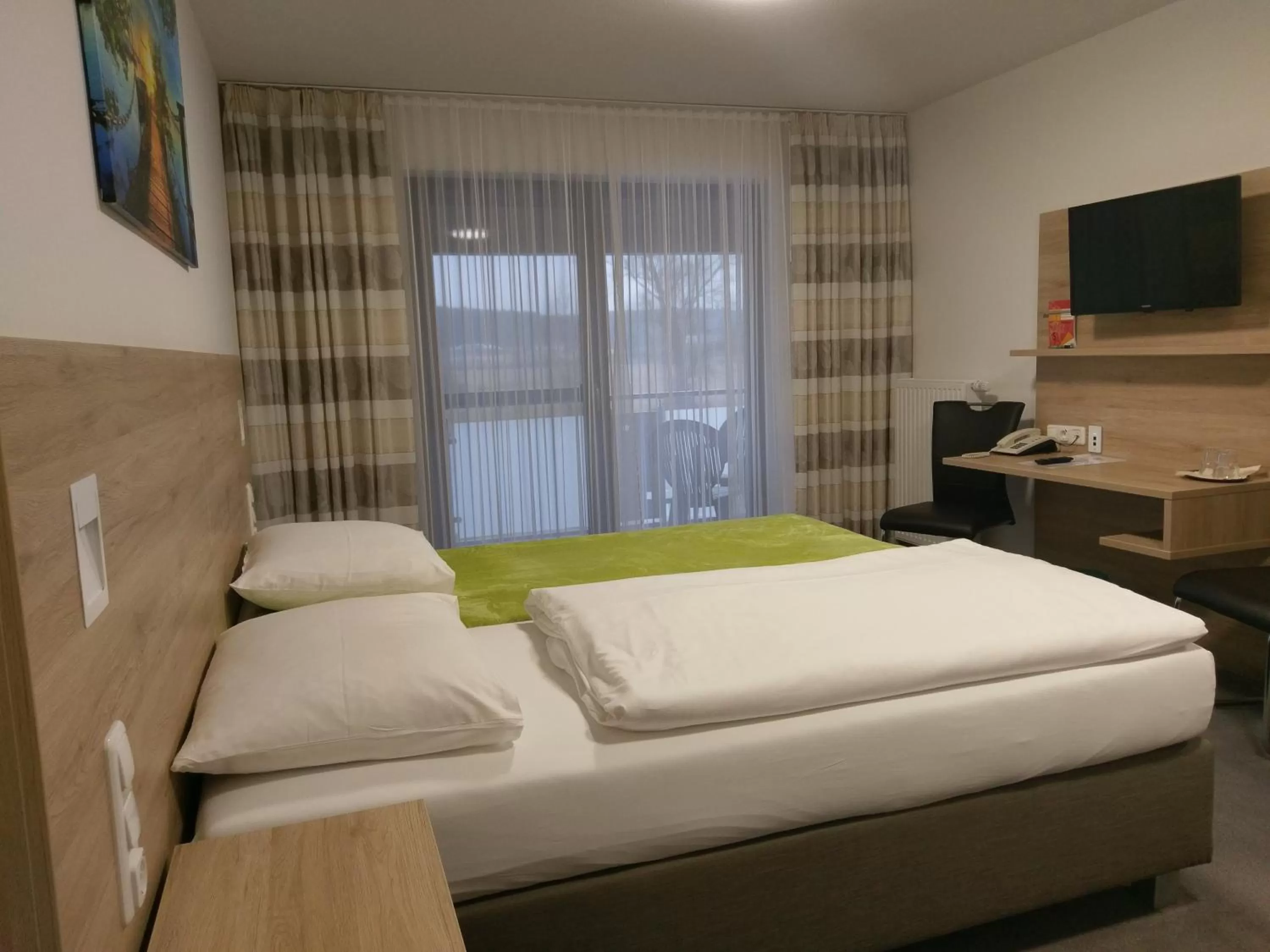 Photo of the whole room, Bed in Gasthaus Pension Rezatgrund