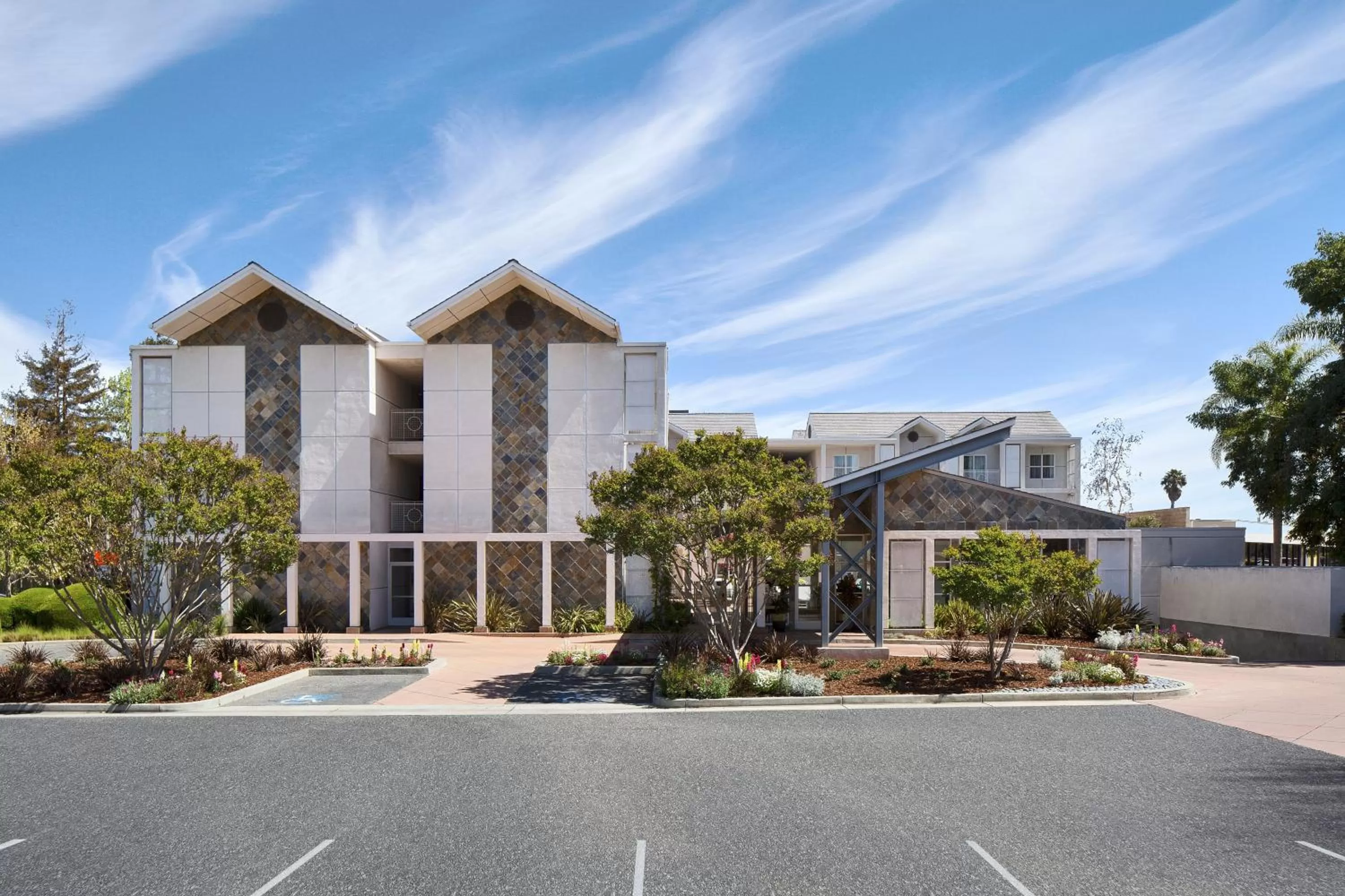 Facade/entrance in Corporate Inn Sunnyvale - All-Suite Hotel