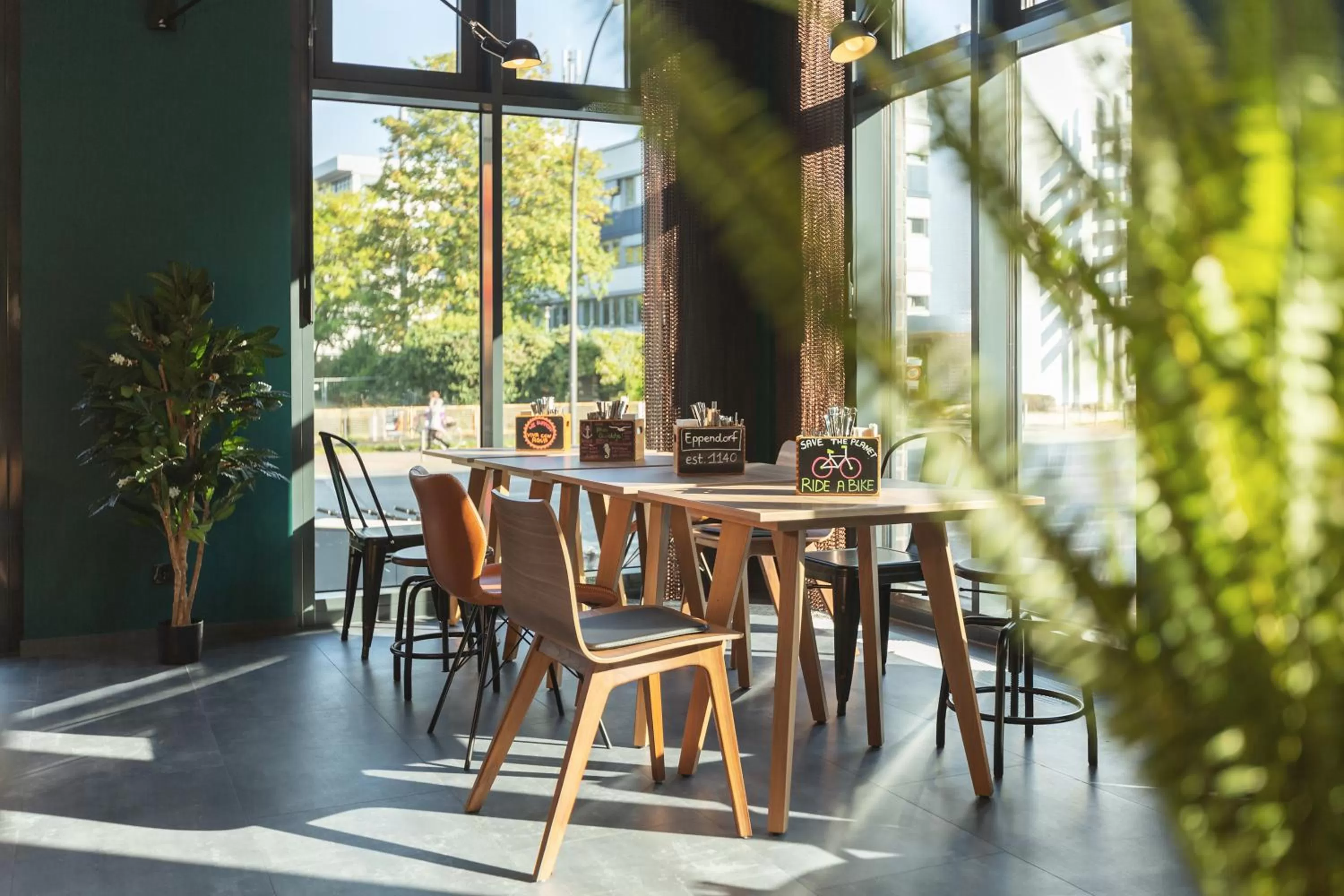 Lounge or bar in Holiday Inn - the niu, Bricks Hamburg Eppendorf by IHG