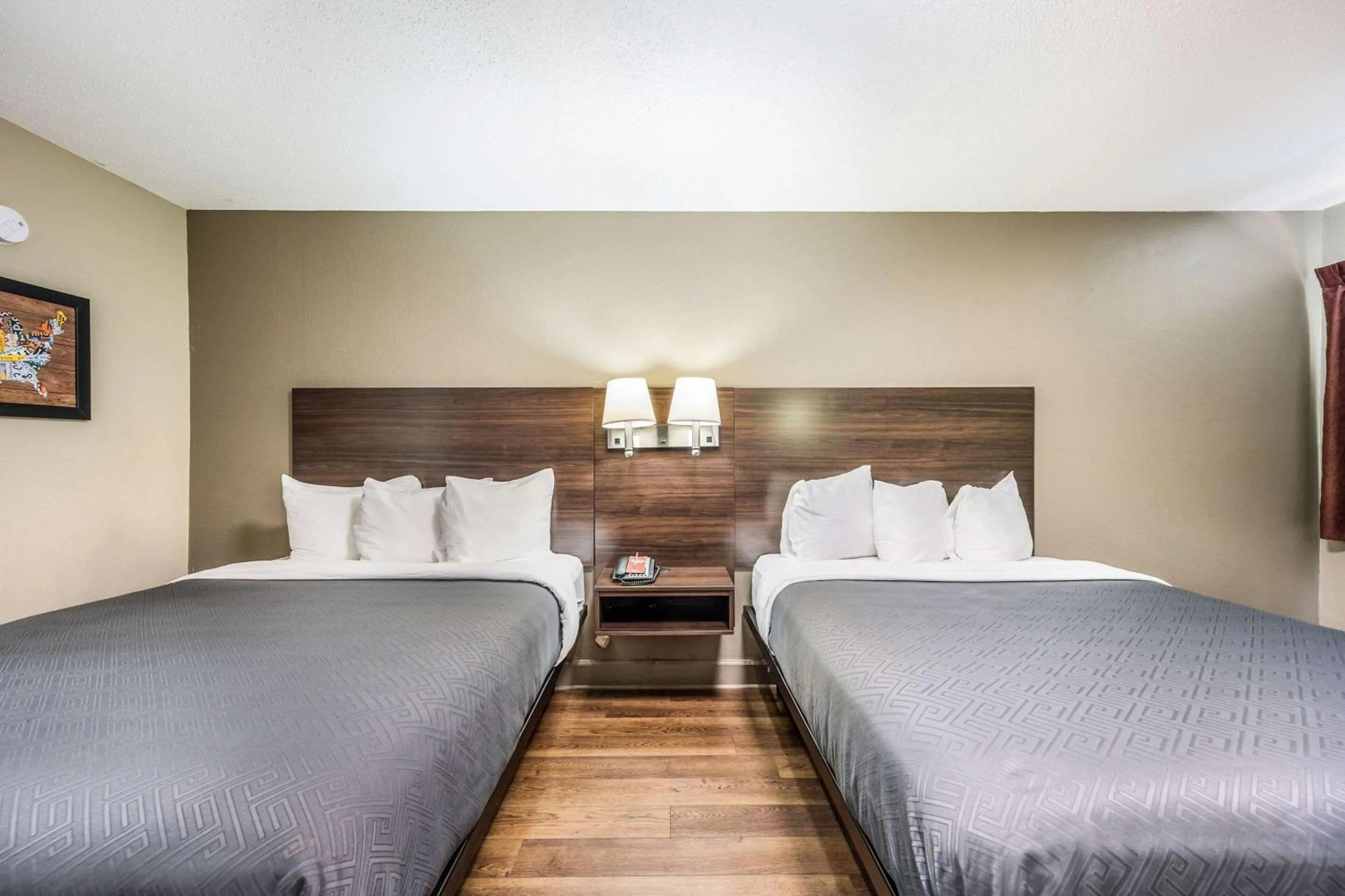 Photo of the whole room, Bed in Econo Lodge Inn & Suites Huntsville University Area