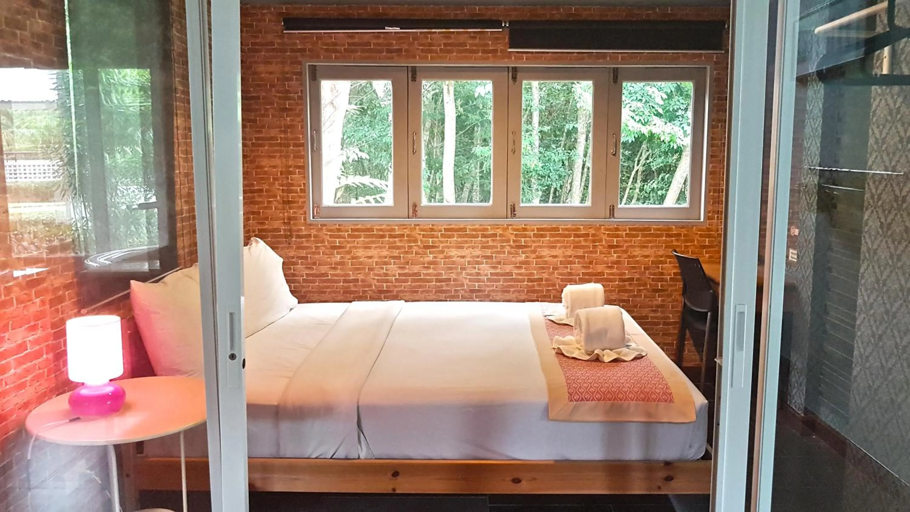 Photo of the whole room, Bed in Brookside Valley Resort