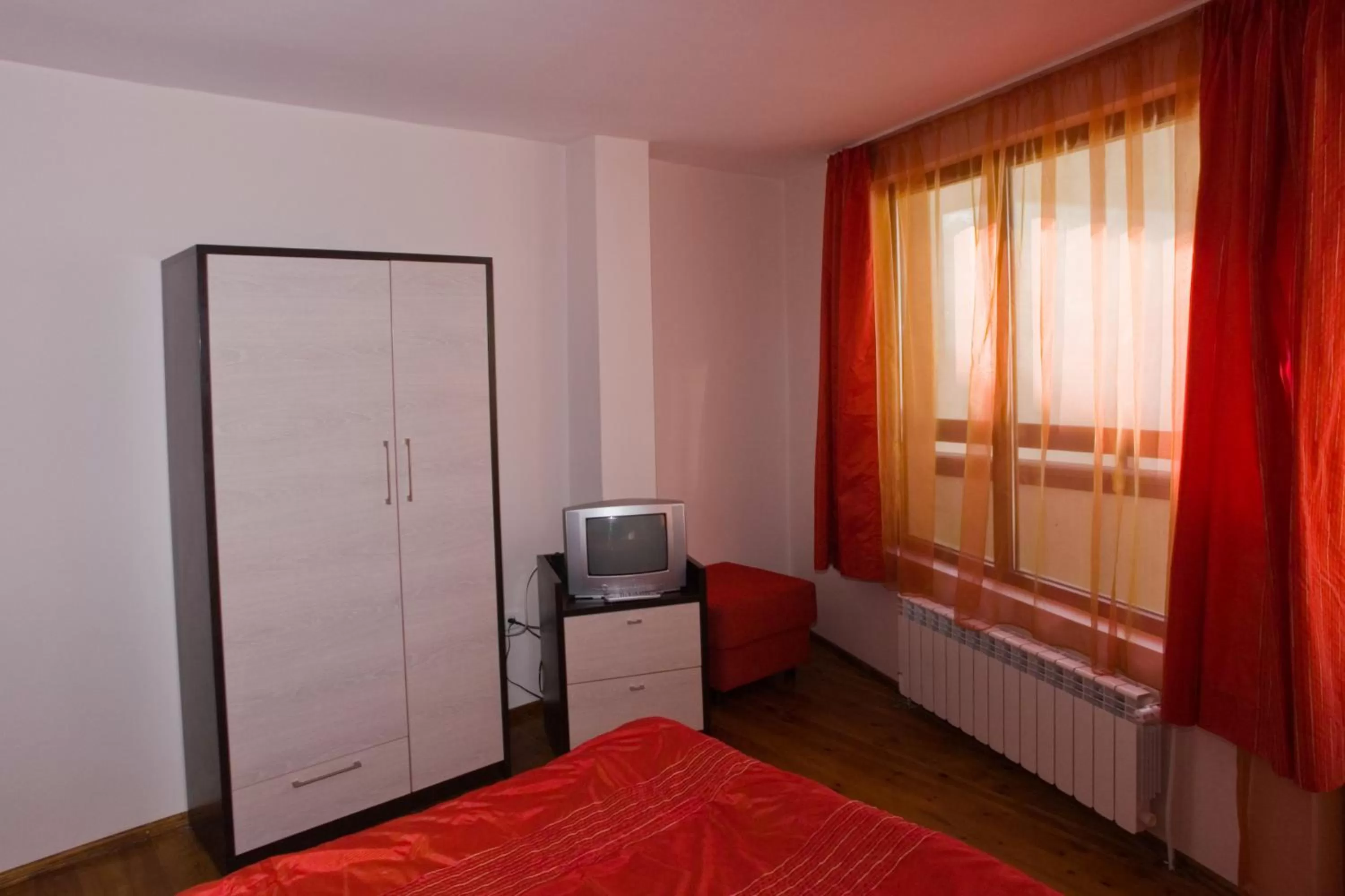 Bedroom, Bed in Mountview Lodge Apartments