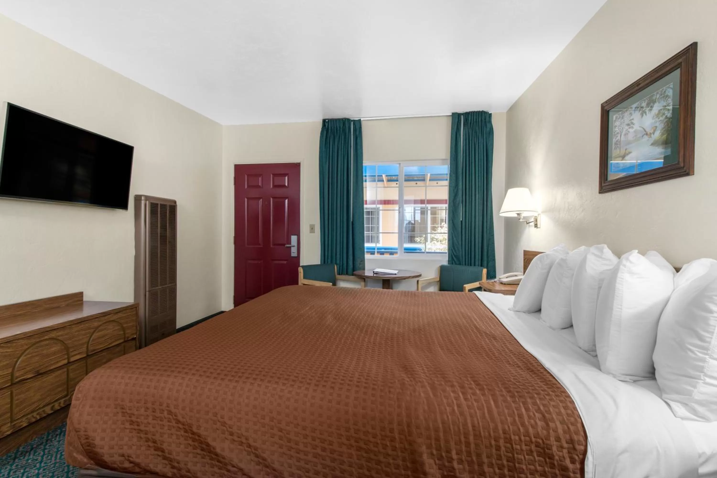 Bed in Eureka Town House Motel - Historic Old Town