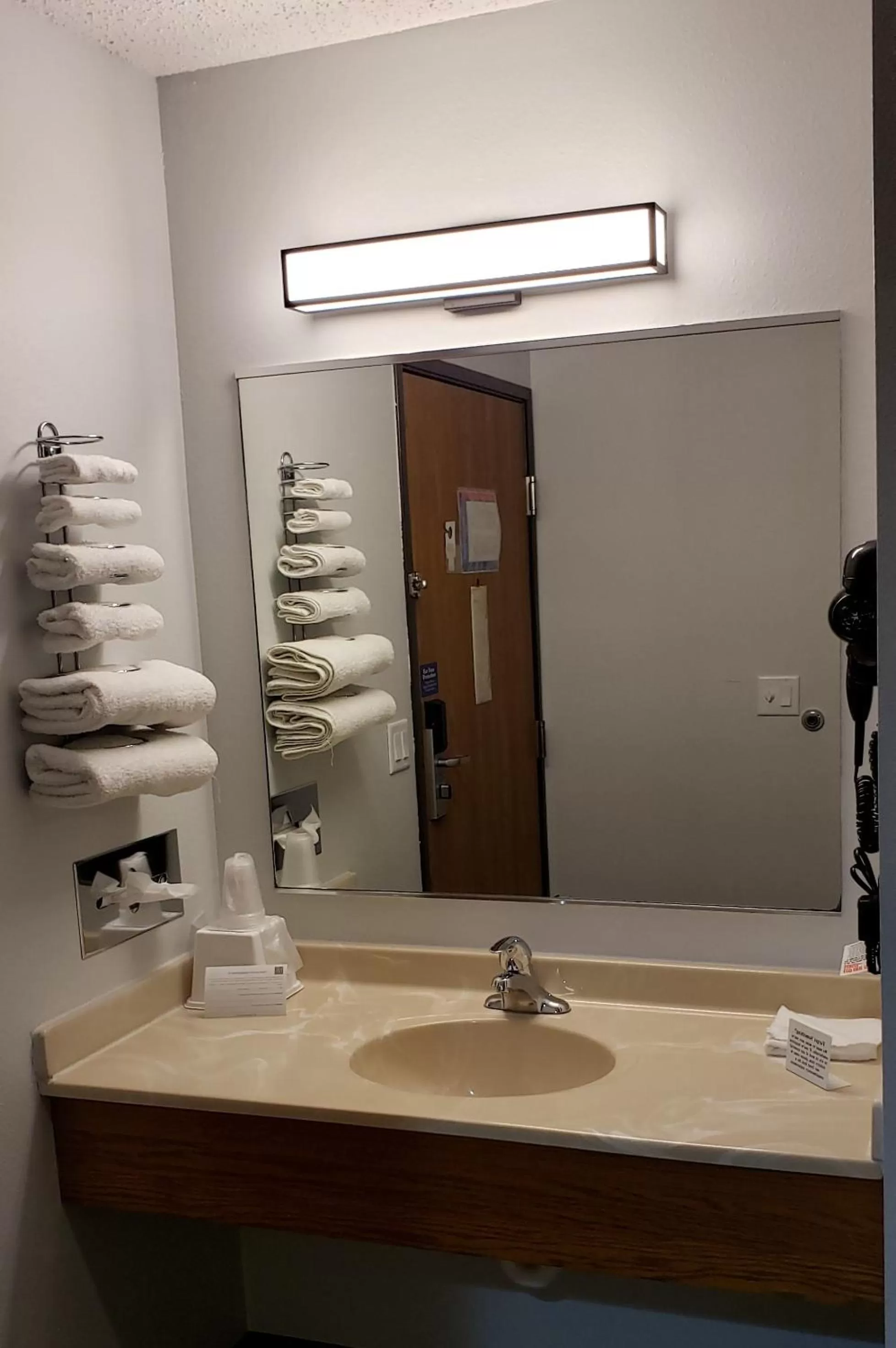 Bathroom in Motel 6-Kewanee, IL