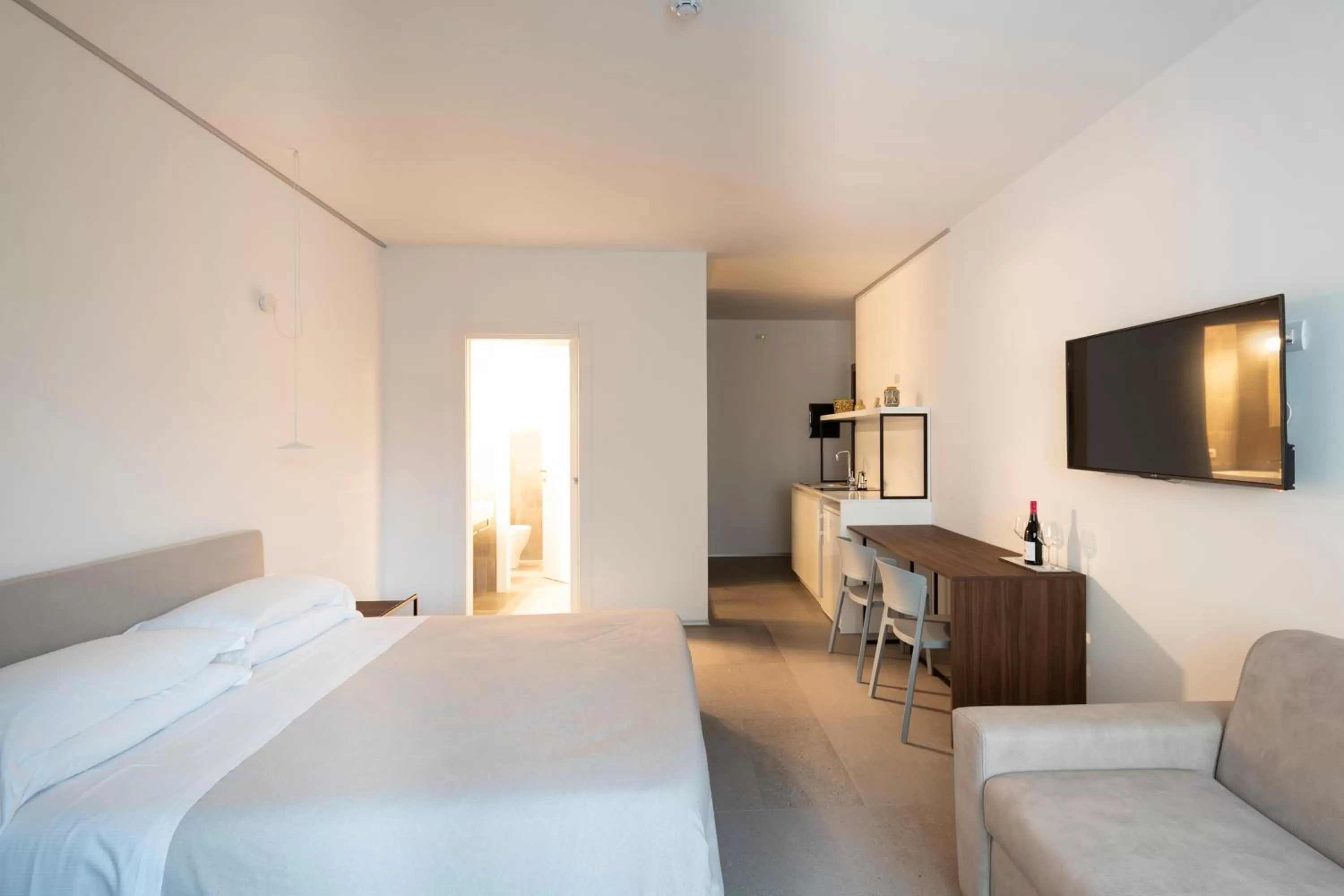 Photo of the whole room, Bed in Alkamuri Posh Hotel e Spa