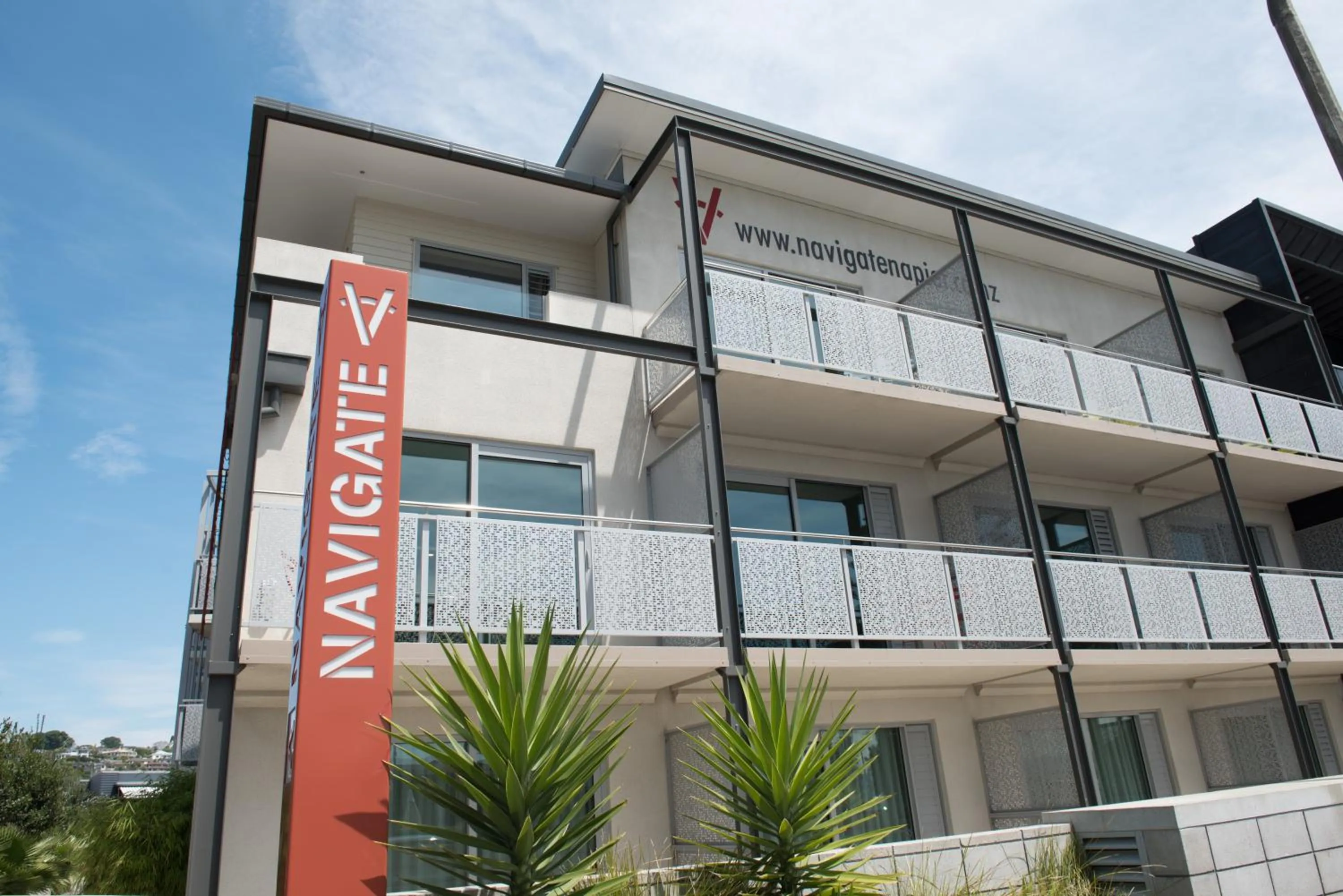 Property building in Navigate Seaside Hotel & Apartments