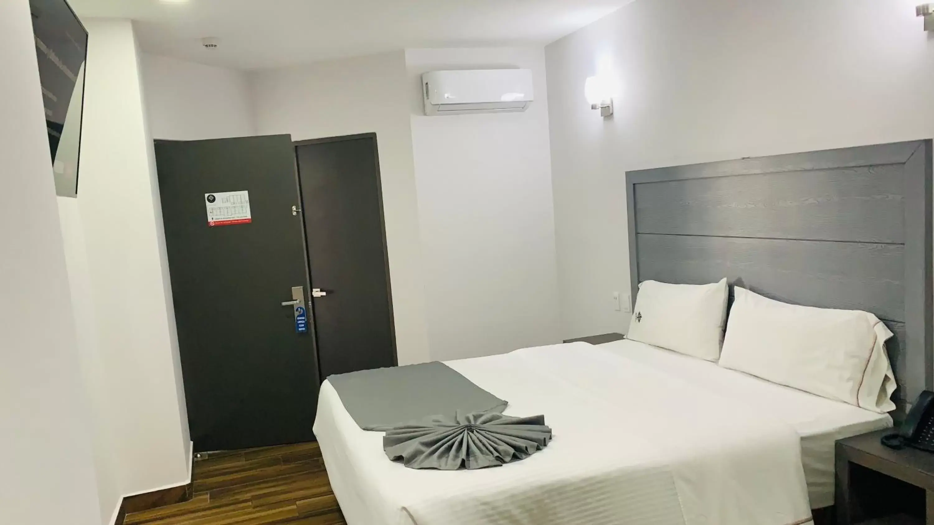 Standard King Room in Hotel Bugari Aeropuerto Guadalajara Standard King Room in Hotel Bugari Aeropuerto Guadalajara