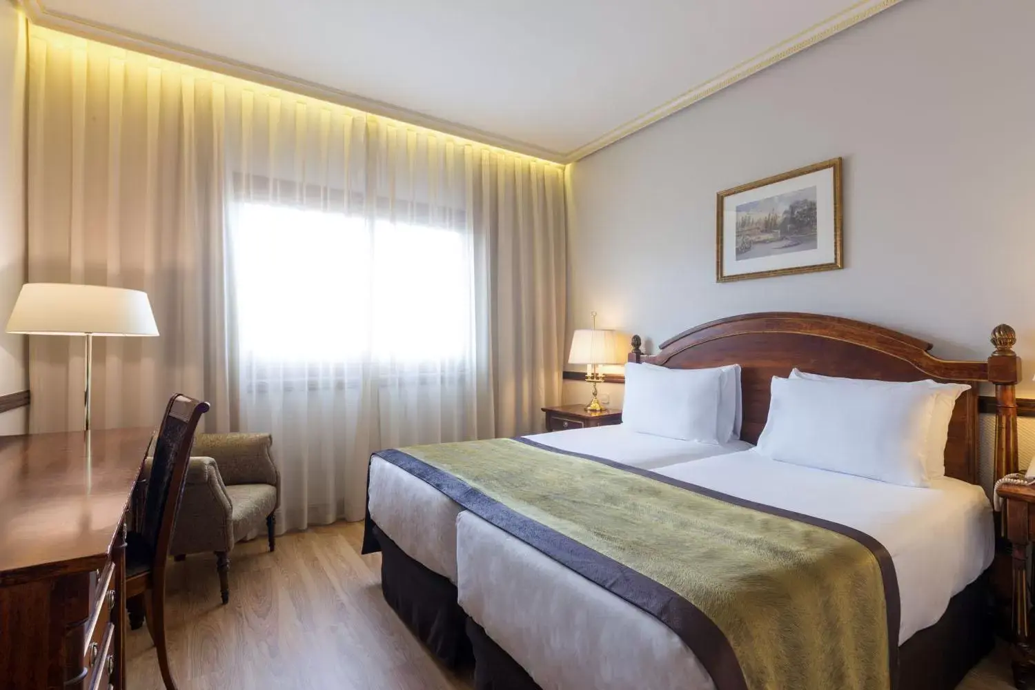 Double or Twin Room with Parking in Hotel Exe Reina Isabel Double or Twin Room with Parking in Hotel Exe Reina Isabel