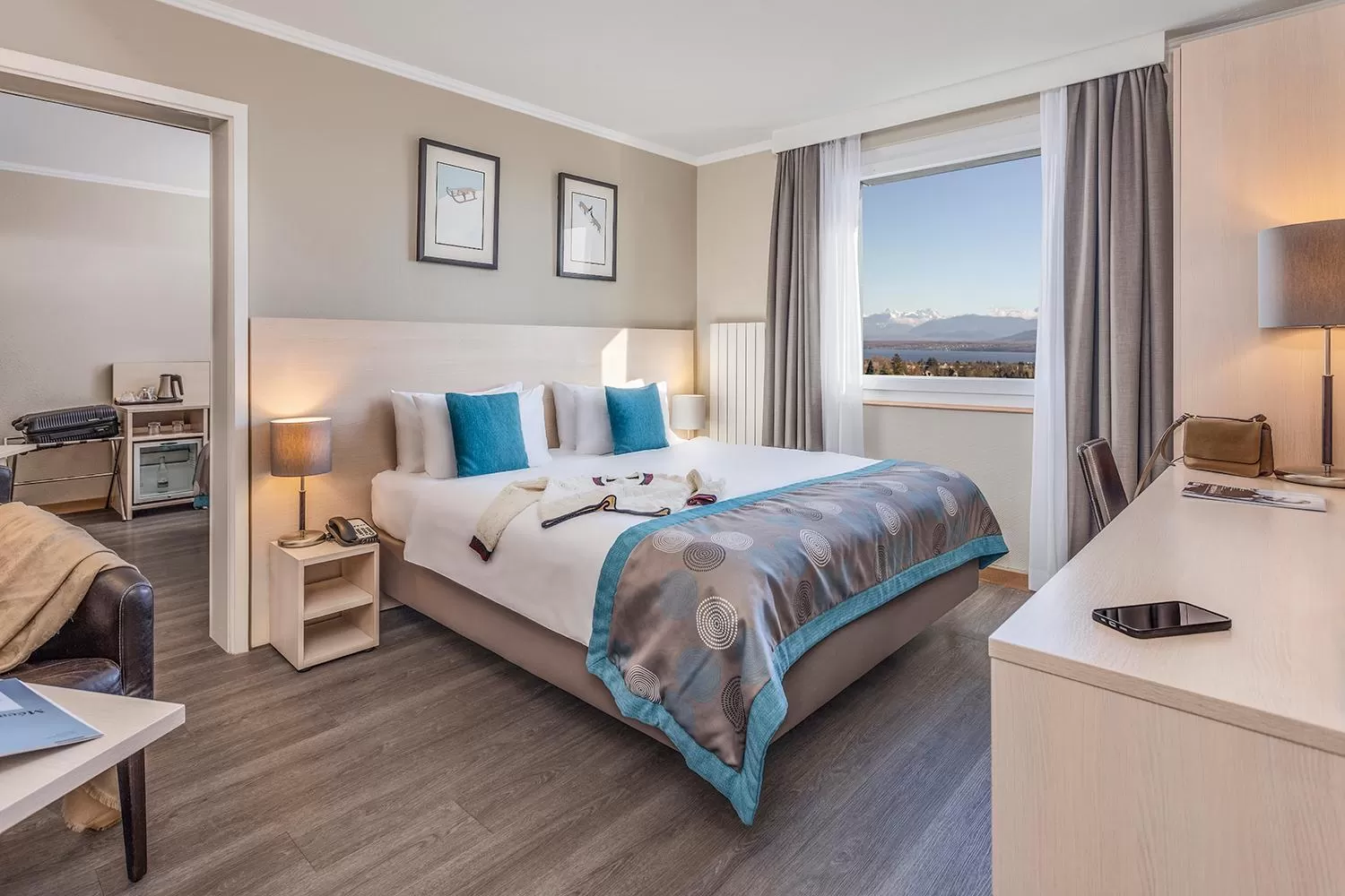 Family Room with Lake View in Everness Hotel & Resort