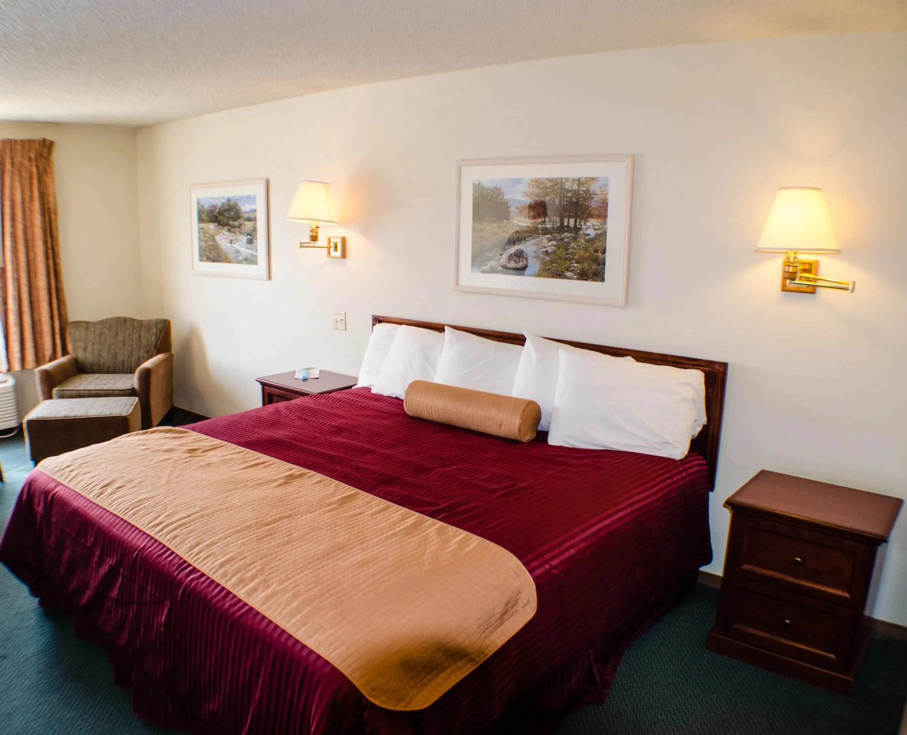 Bed in National 9 Inn Price