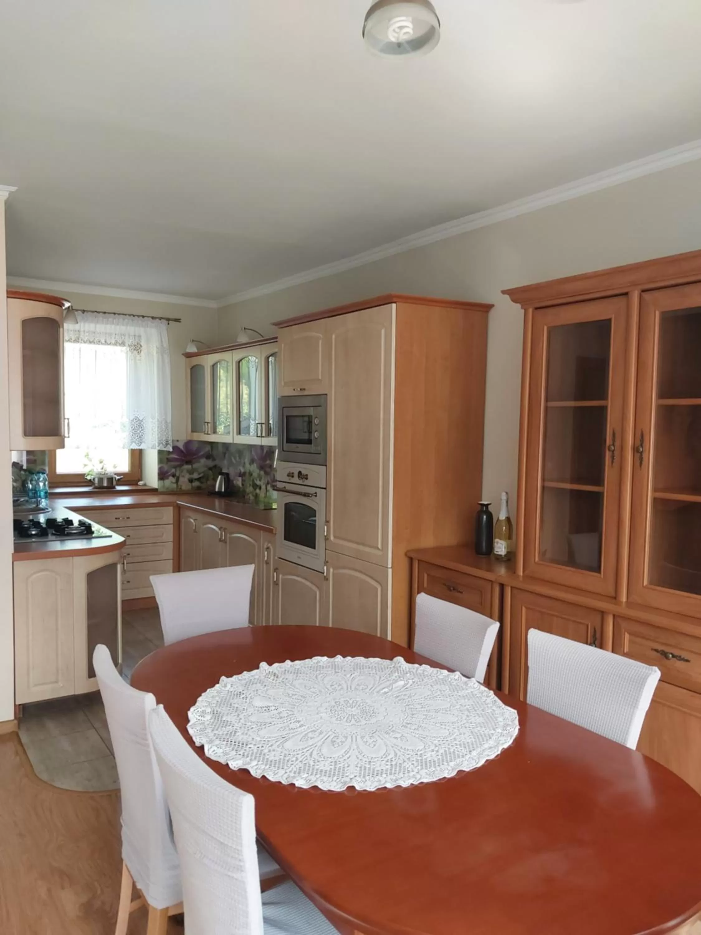 Dining Area in Jaśminowe Ogrody