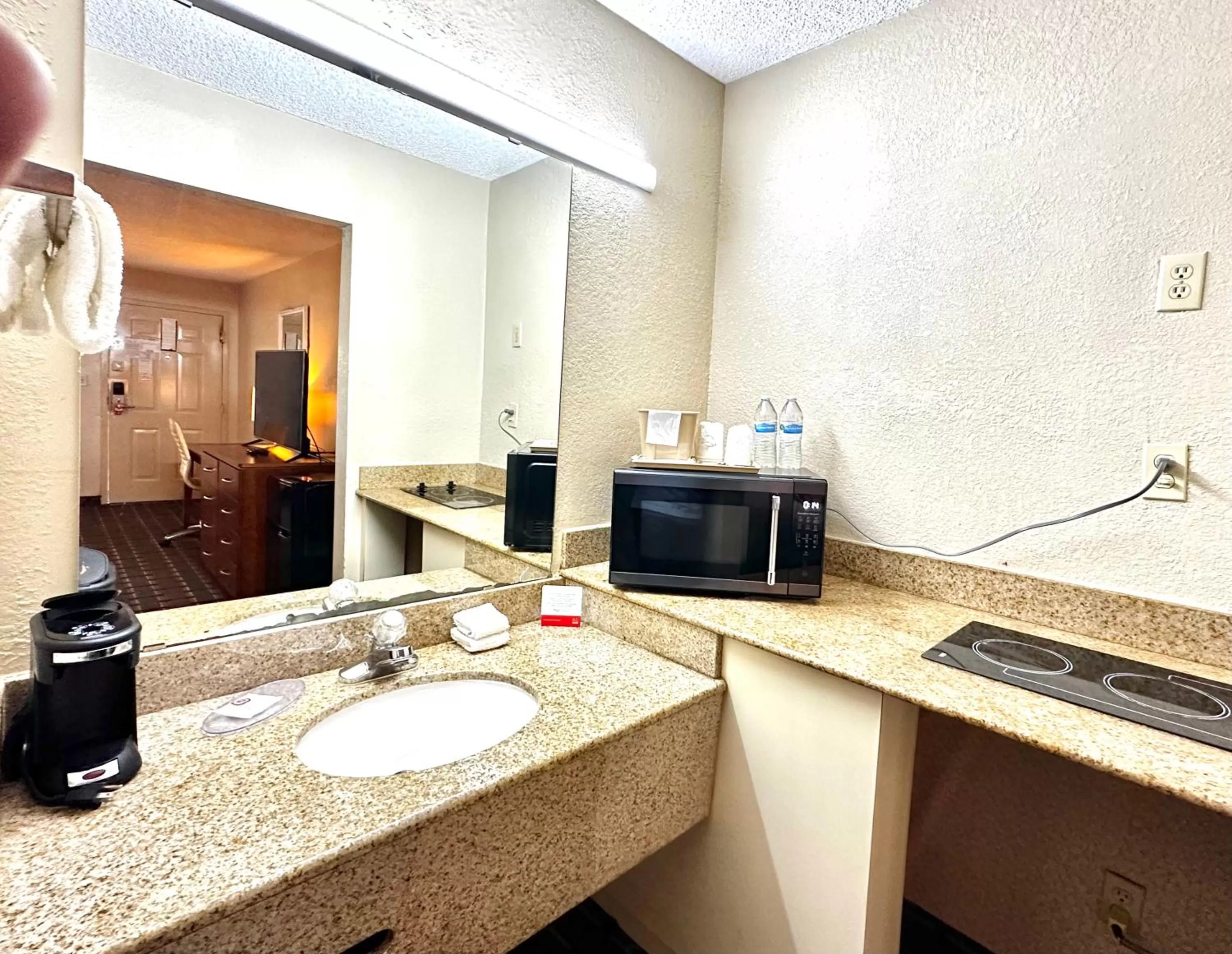 Kitchen or kitchenette in EconomyLodge