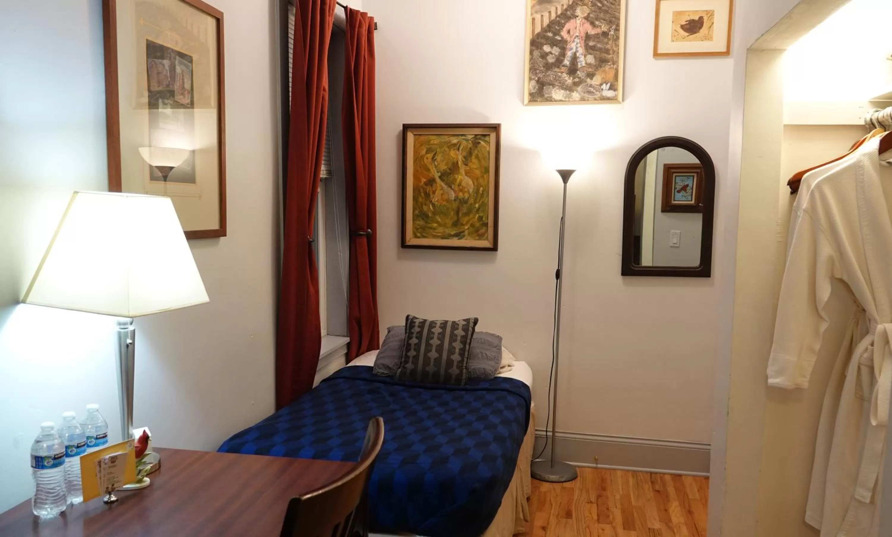 Bedroom in Ray's Bucktown Bed and Breakfast