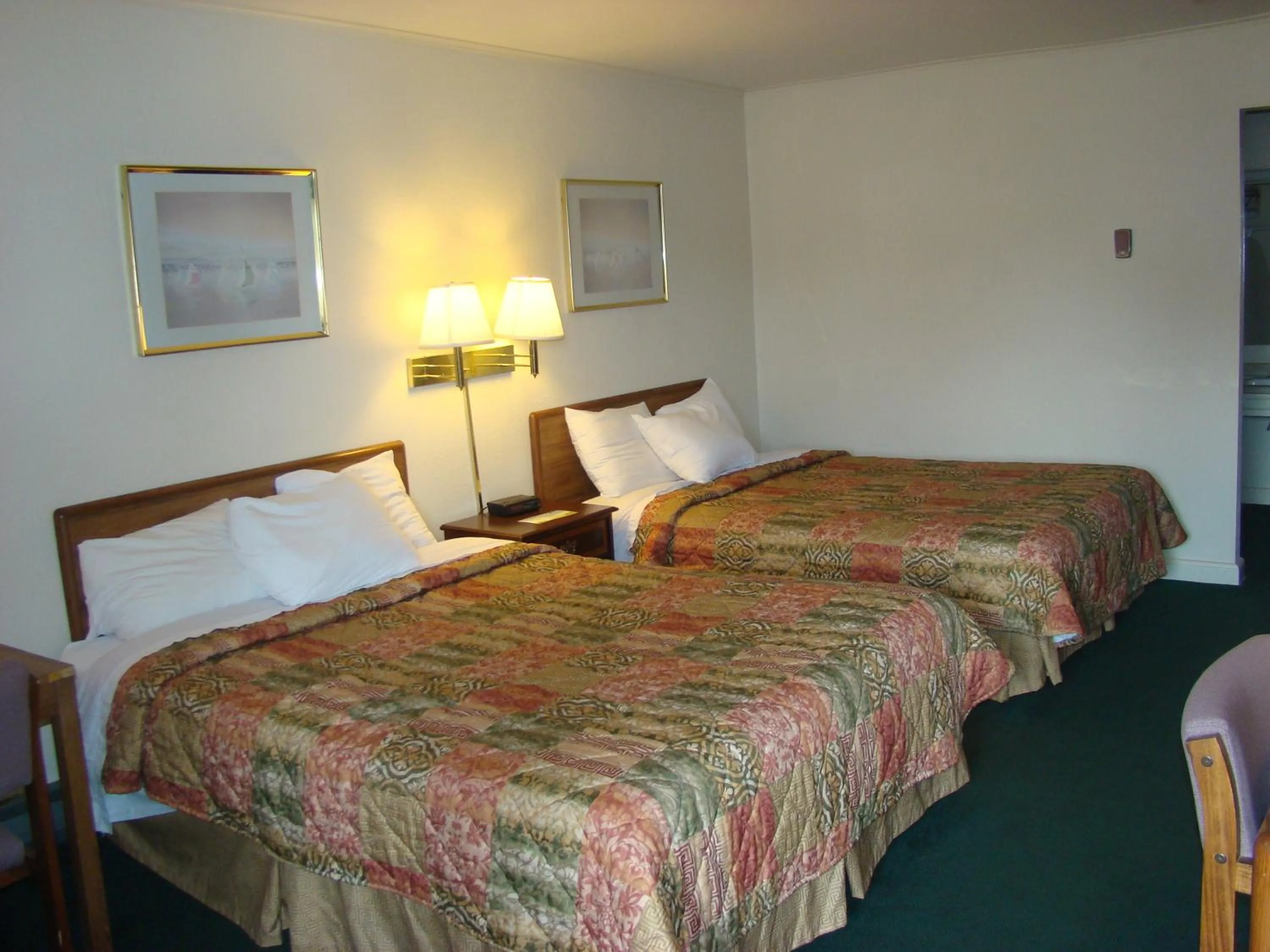 Photo of the whole room, Bed in Aderi Hotel Lewisburg