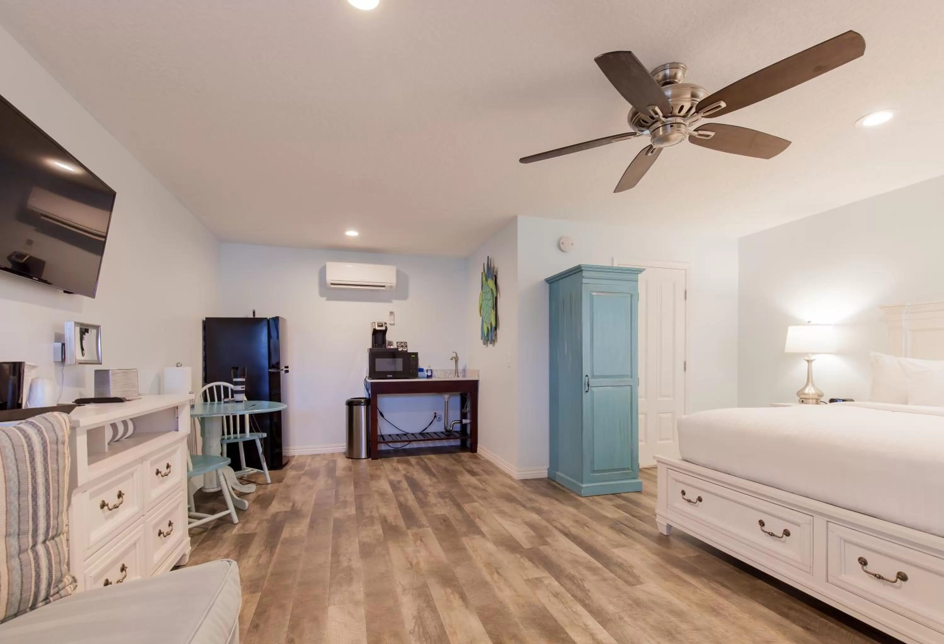 Bed in Lost Inn Paradise