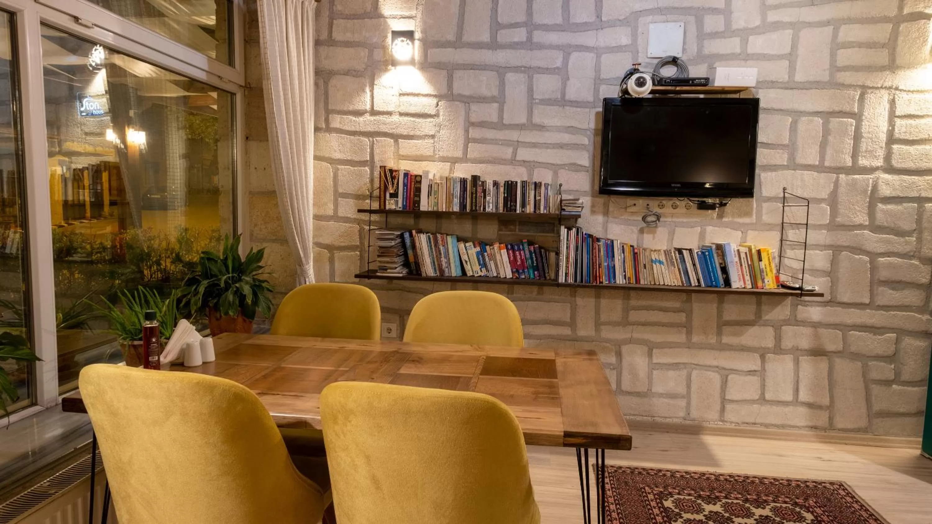 Communal lounge/ TV room in In Stone House