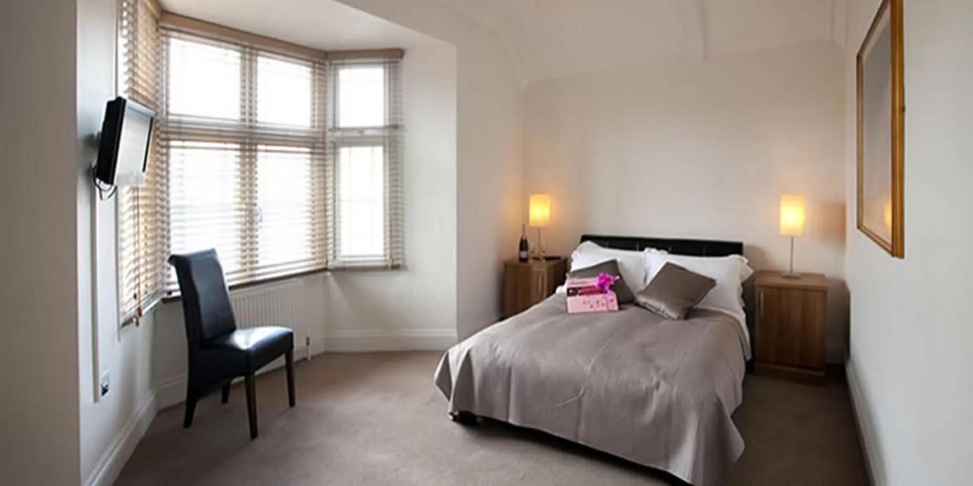 Day in Victoria Mansions Hotel Apartments