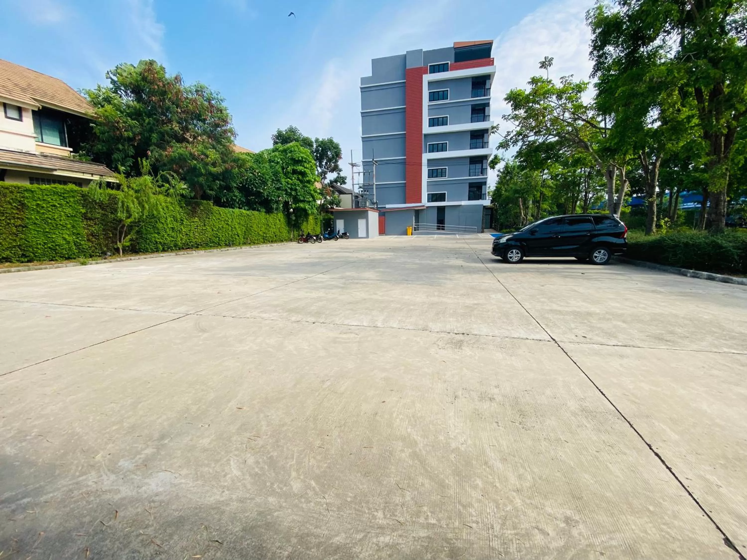 Parking in Le Vernissage by Goad Avadhess Hospitality