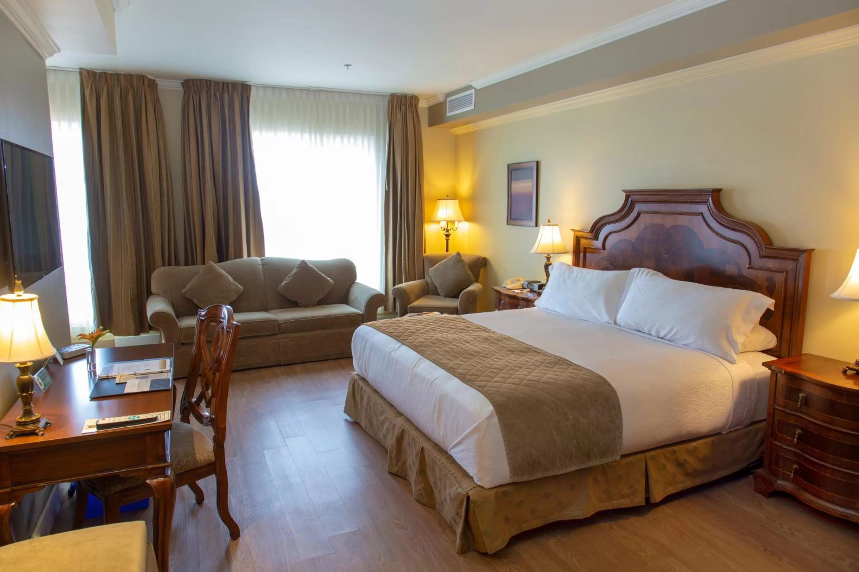 Photo of the whole room, Bed in Hotel Brossard