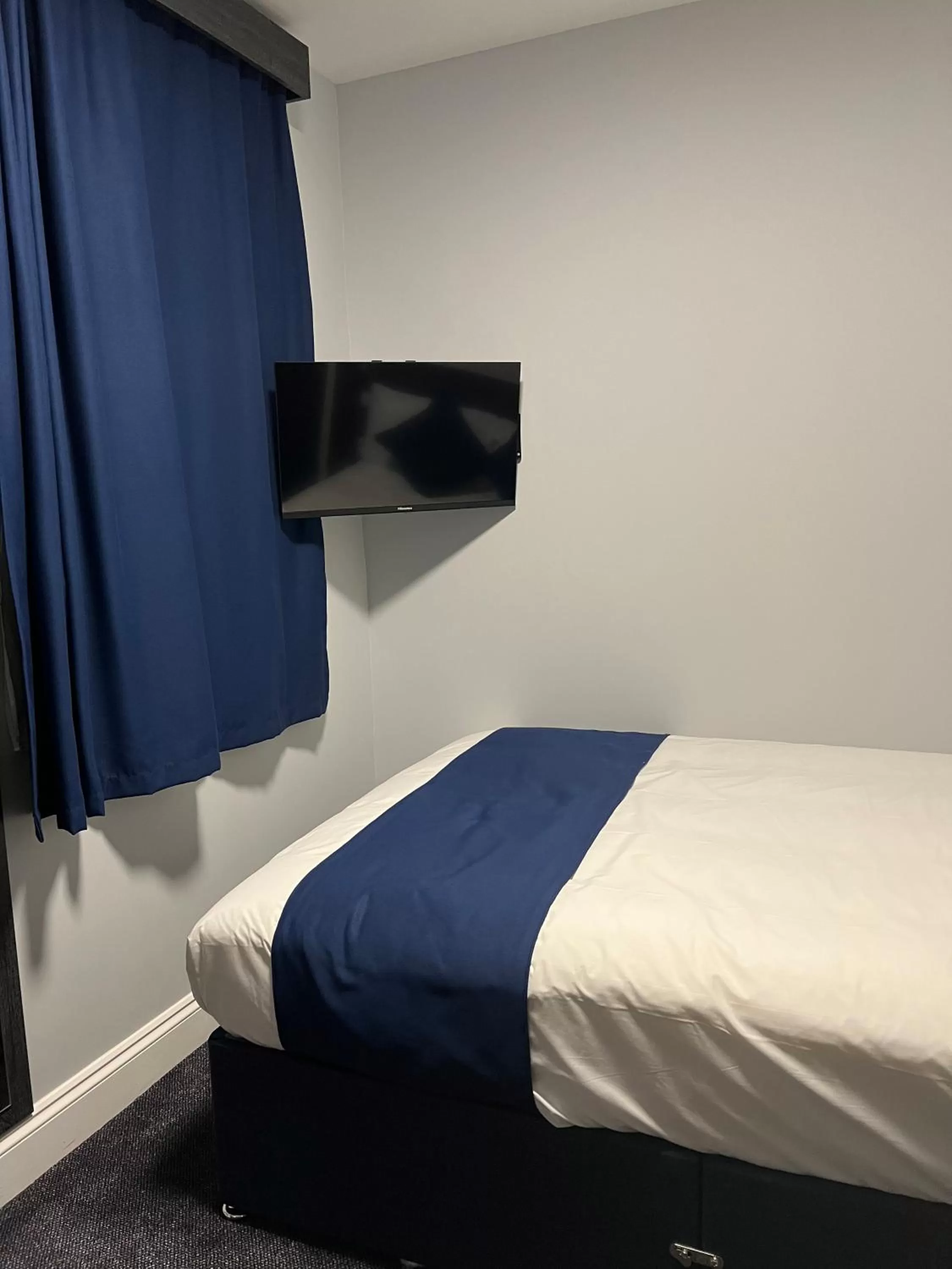 TV and multimedia, Bed in Blue Sapphire Hotel