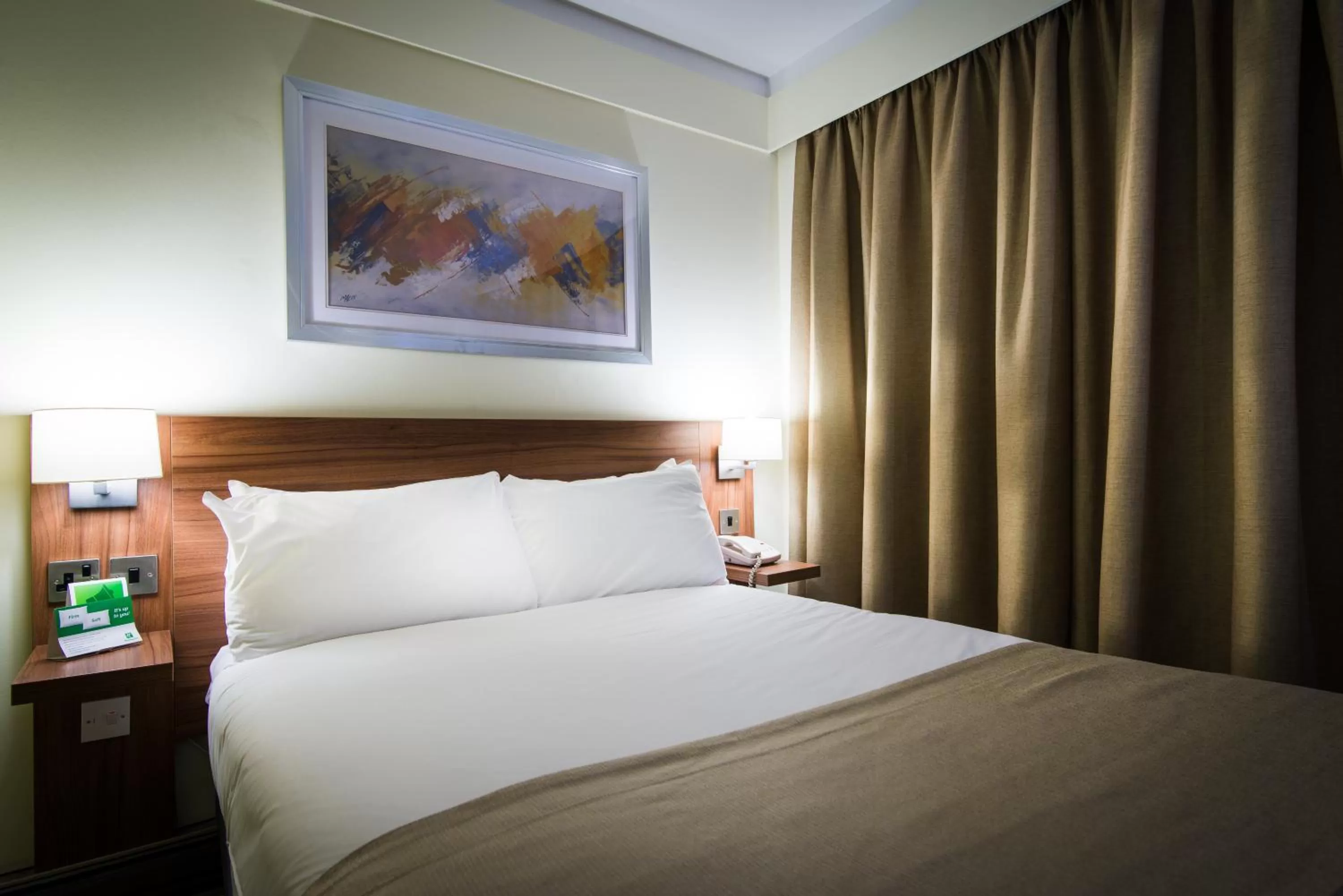 Coffee/tea facilities, Bed in Holiday Inn Chester South by IHG