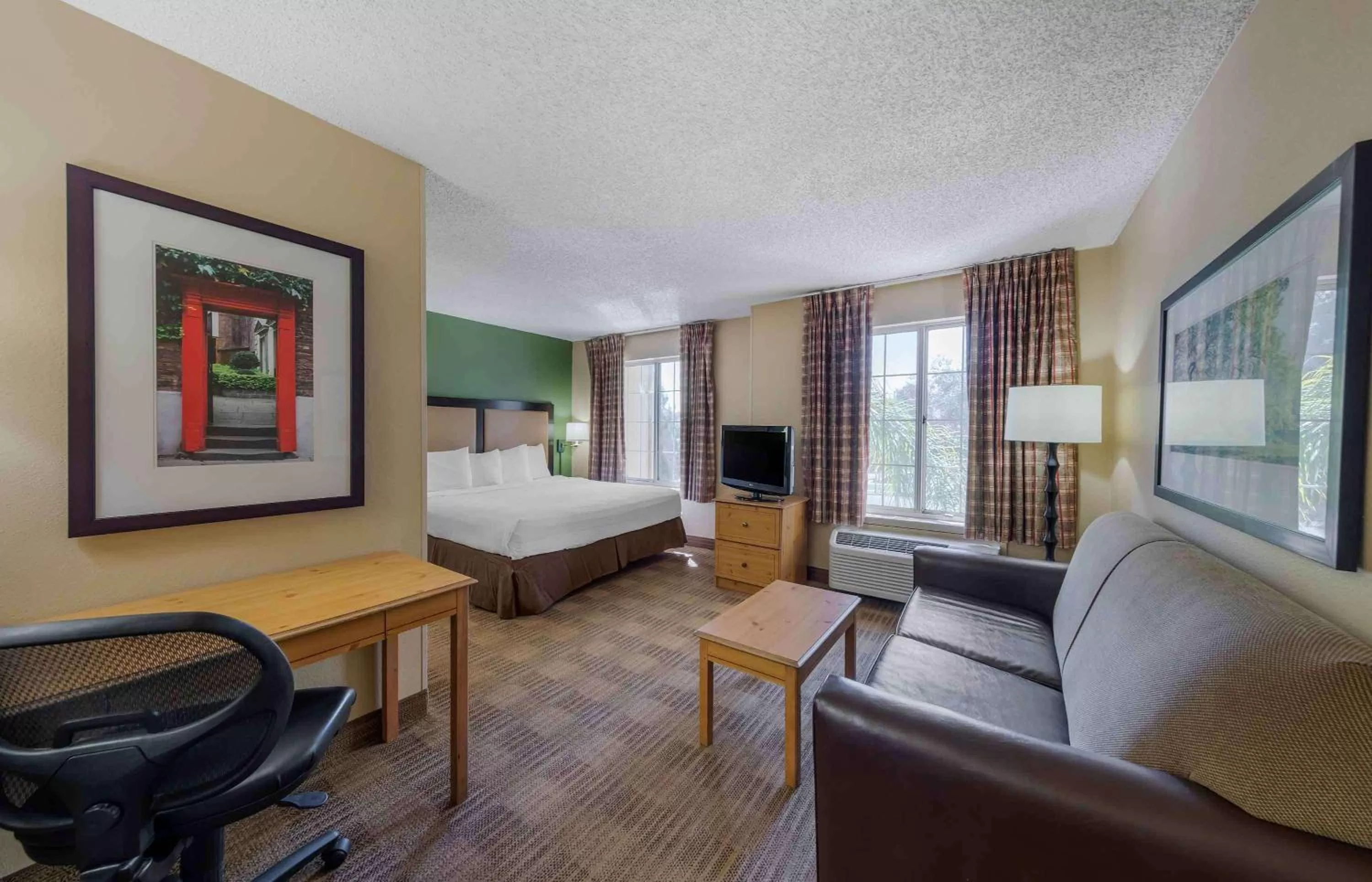 Bedroom, Bed in Extended Stay America Suites - Los Angeles - Glendale