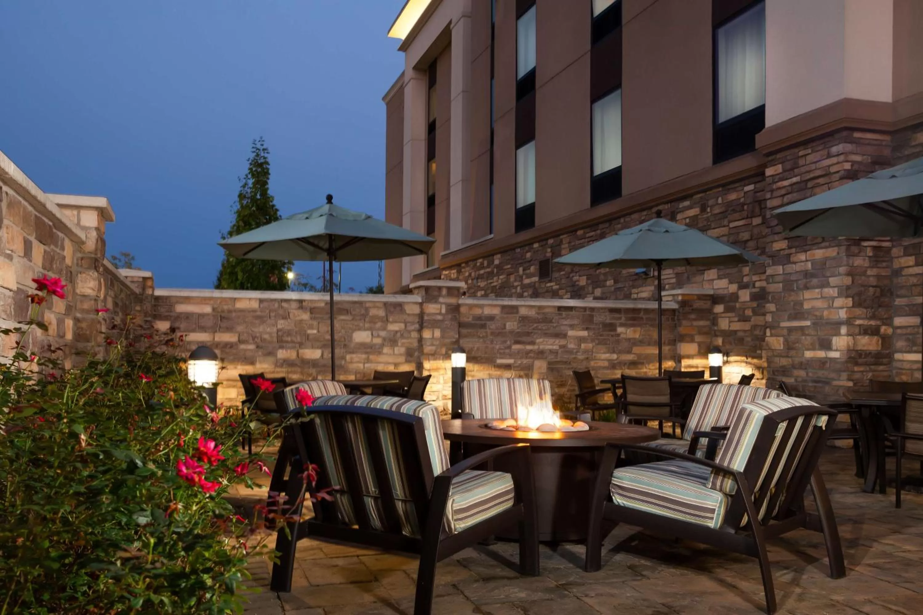 Patio in Hampton Inn & Suites Niles/Warren, OH