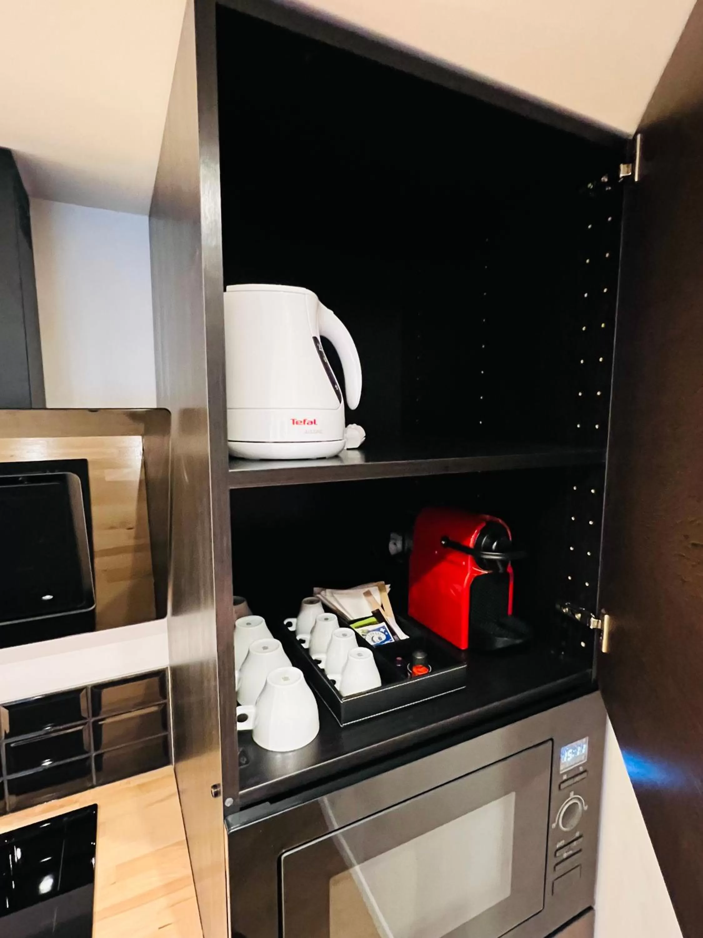 Coffee/tea facilities in Kyriad Lisieux