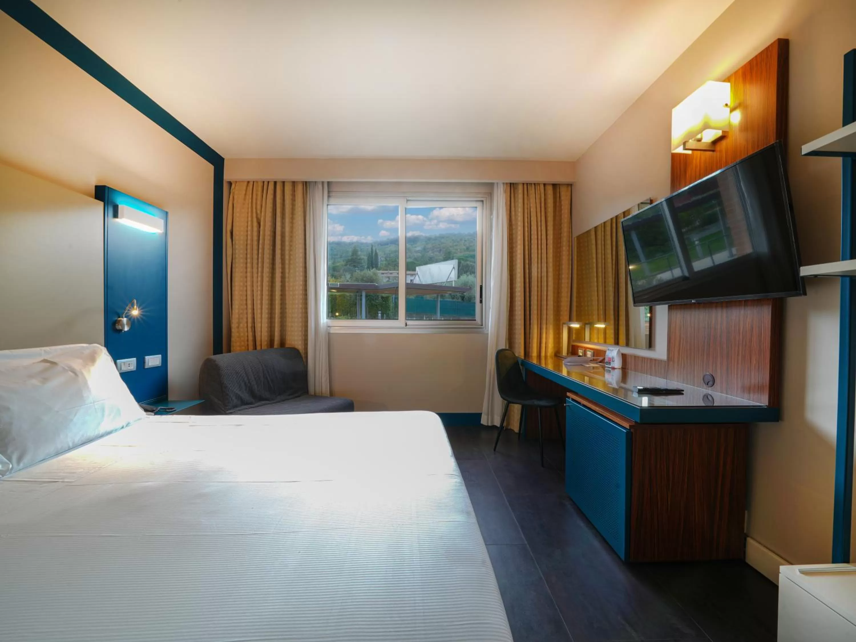 Bed in La Meridiana Bleisure Hotel