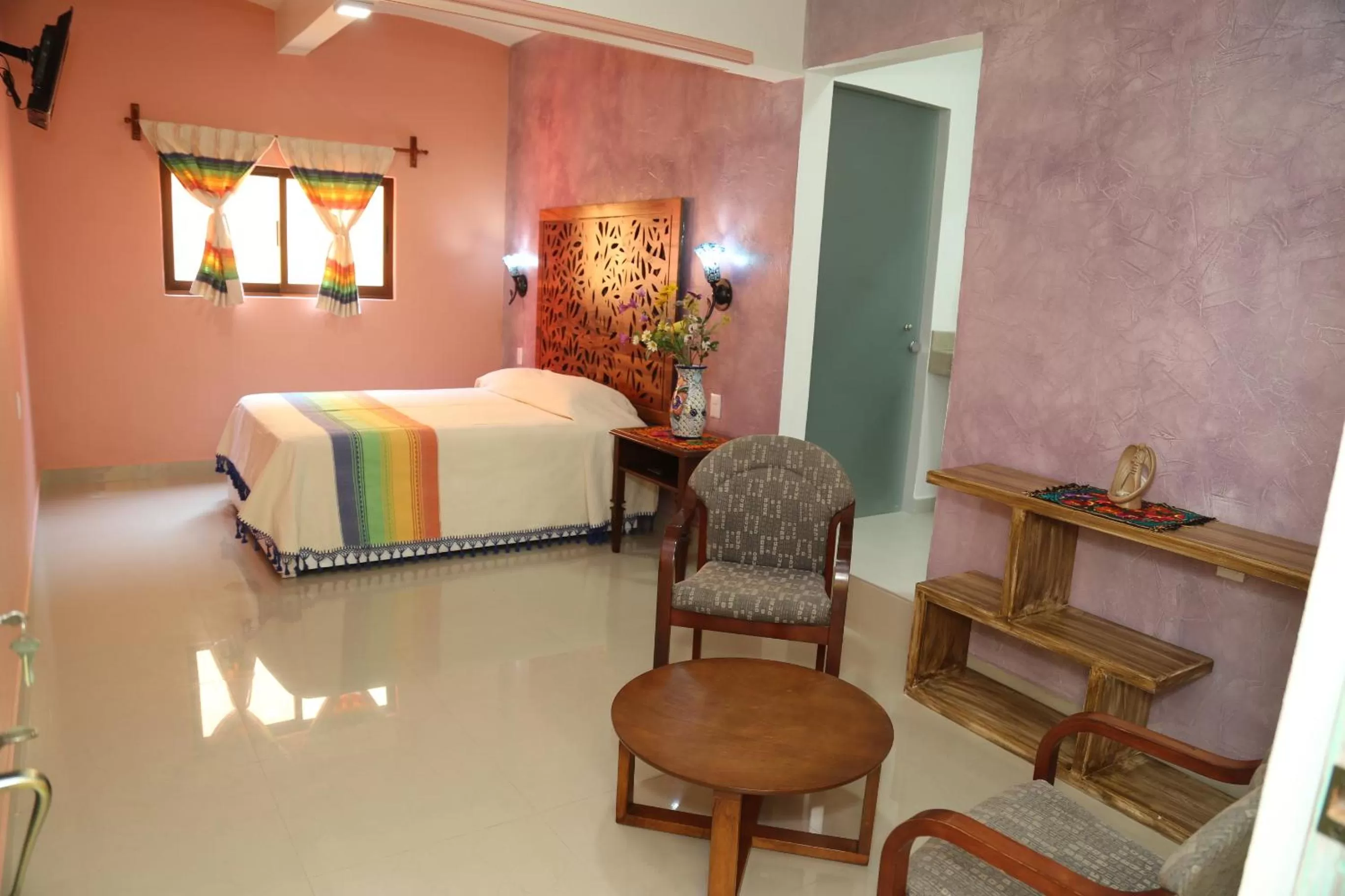 Living room, Bed in Suites Cárdon