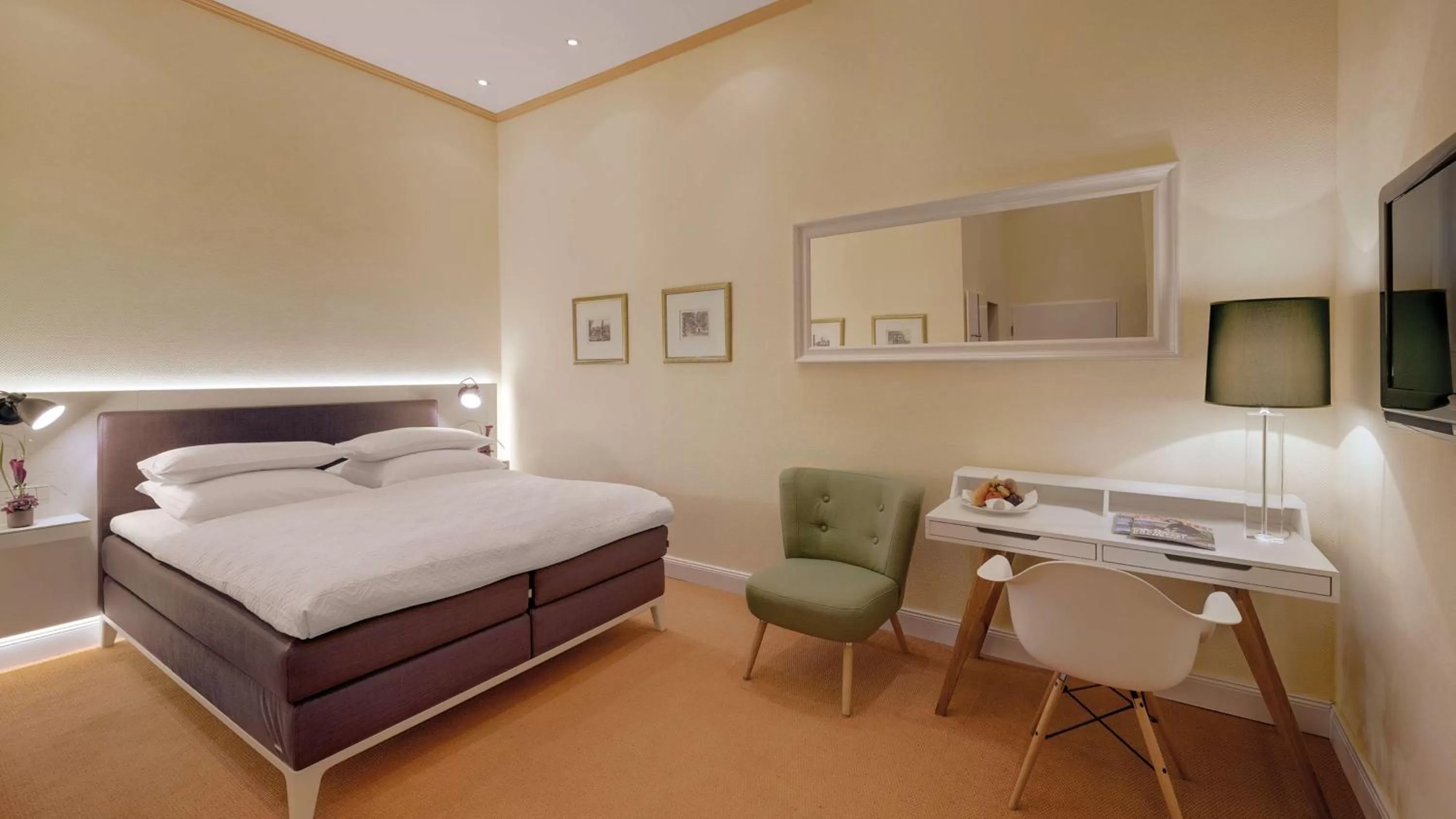 Bedroom, Bed in Rheinhotel Dreesen