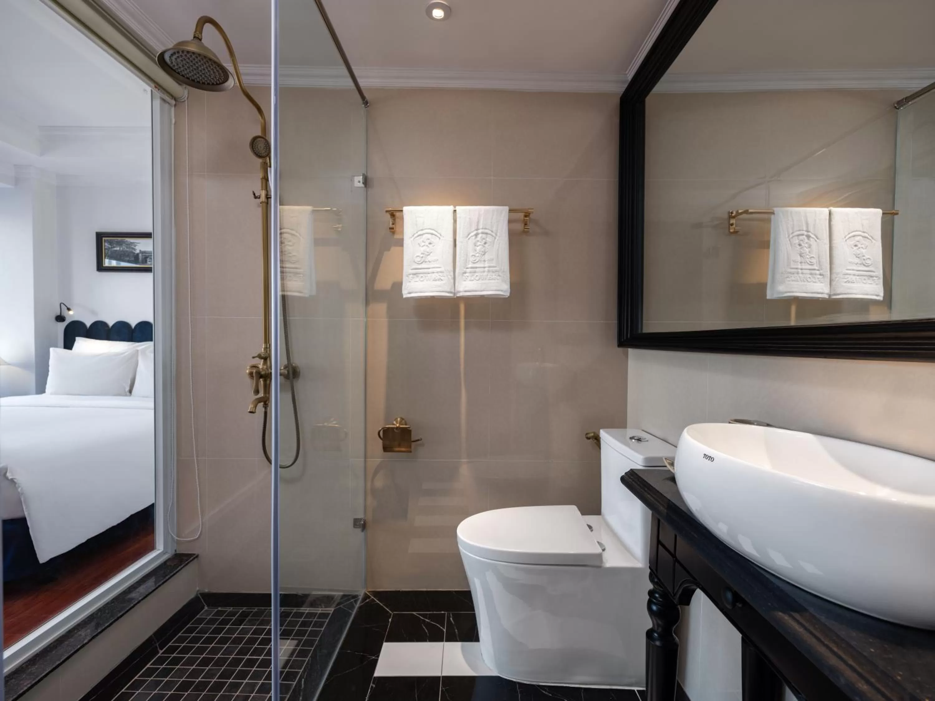 Shower in The Flower Boutique Hotel & Travel