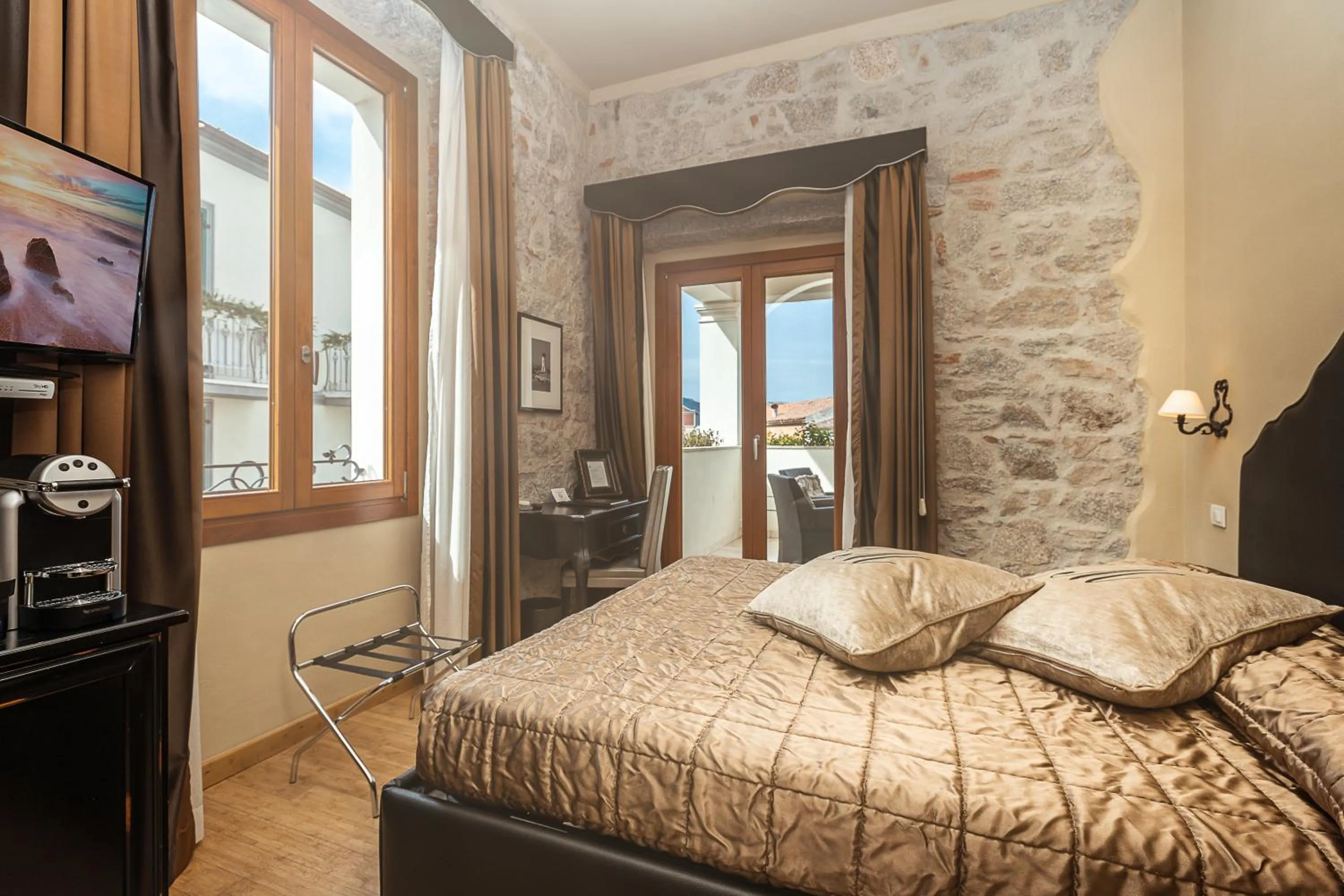 Coffee/tea facilities, Bed in La Locanda Del Conte Mameli - Boutique Hotel & Suite SPA