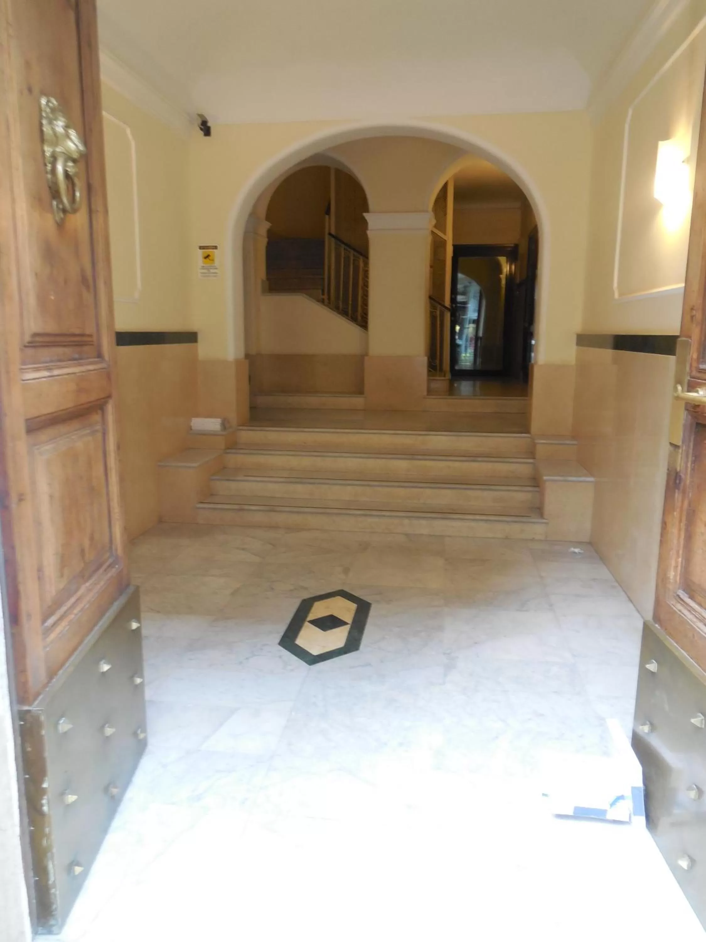 Facade/entrance in Cressy