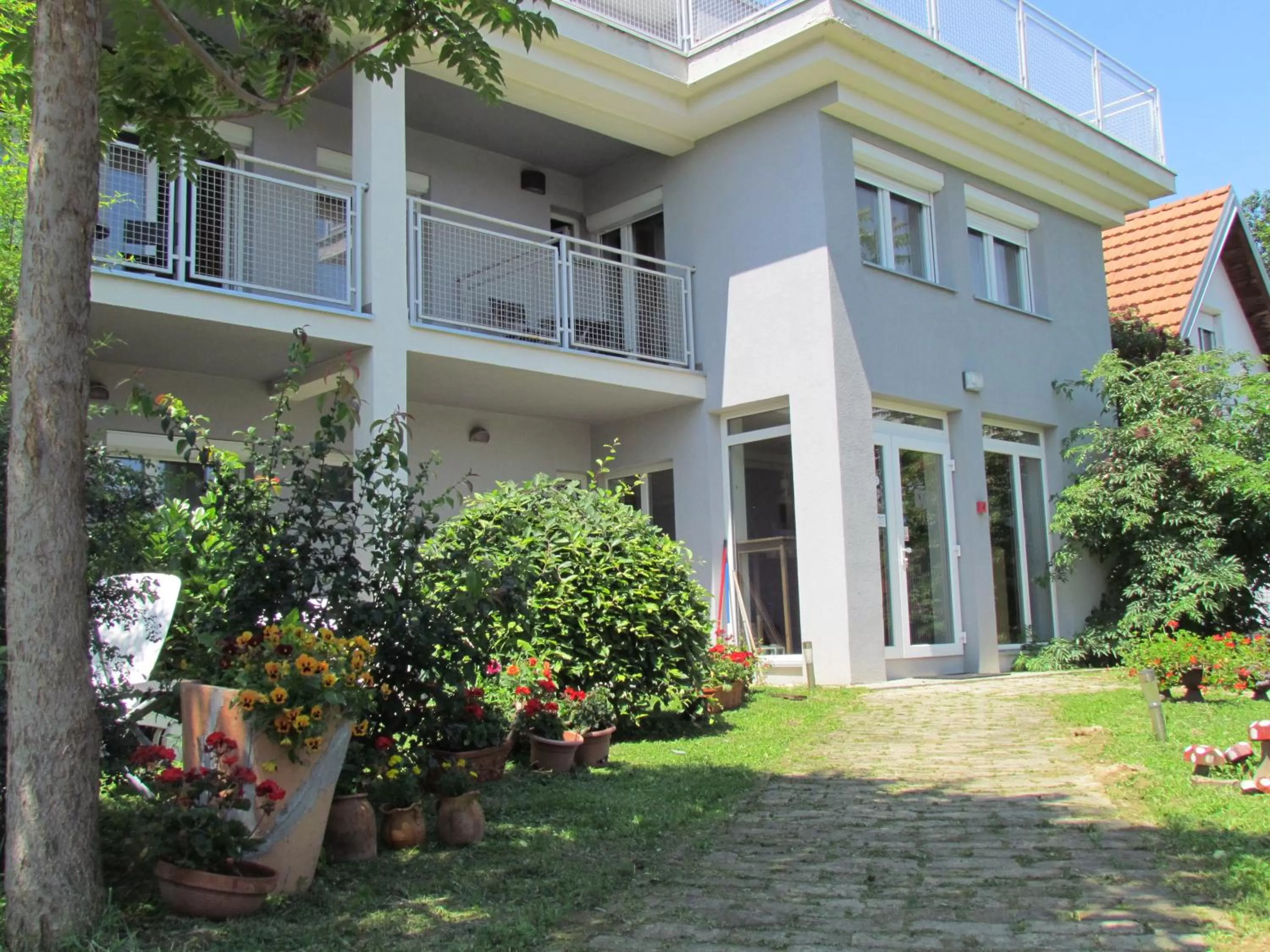 Neighbourhood, Property Building in Pansion Vila Vanda