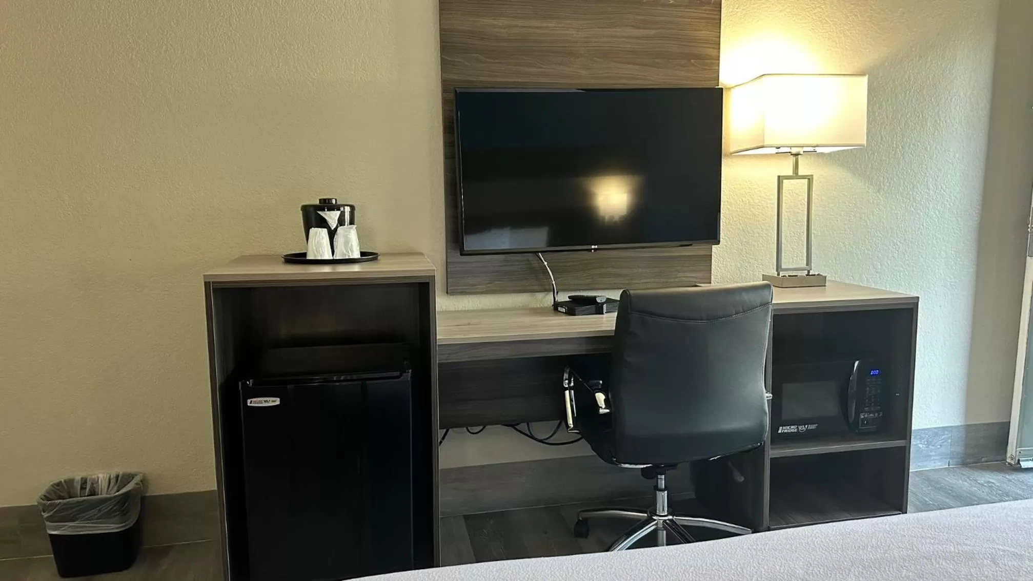 TV and multimedia, Bed in Days Inn by Wyndham San Diego Vista
