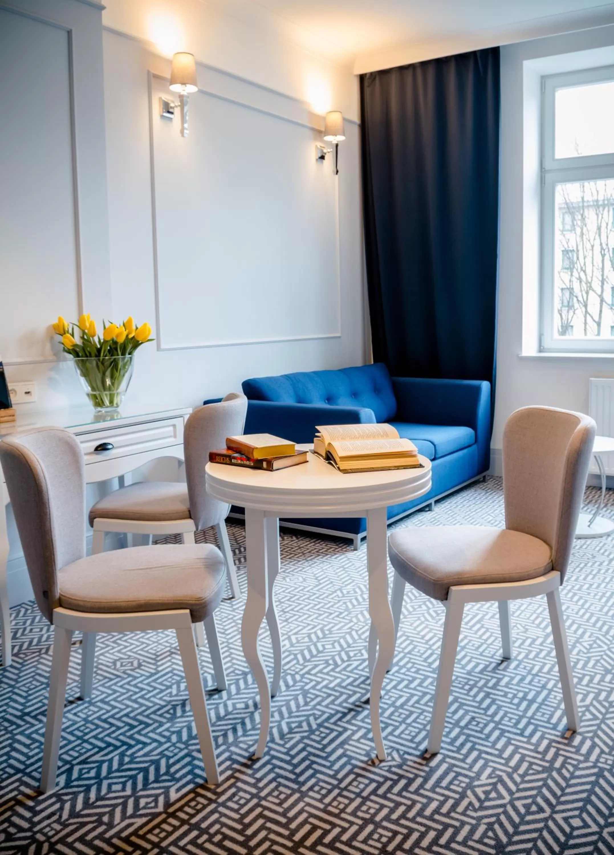 Living room in Amber Design Residence