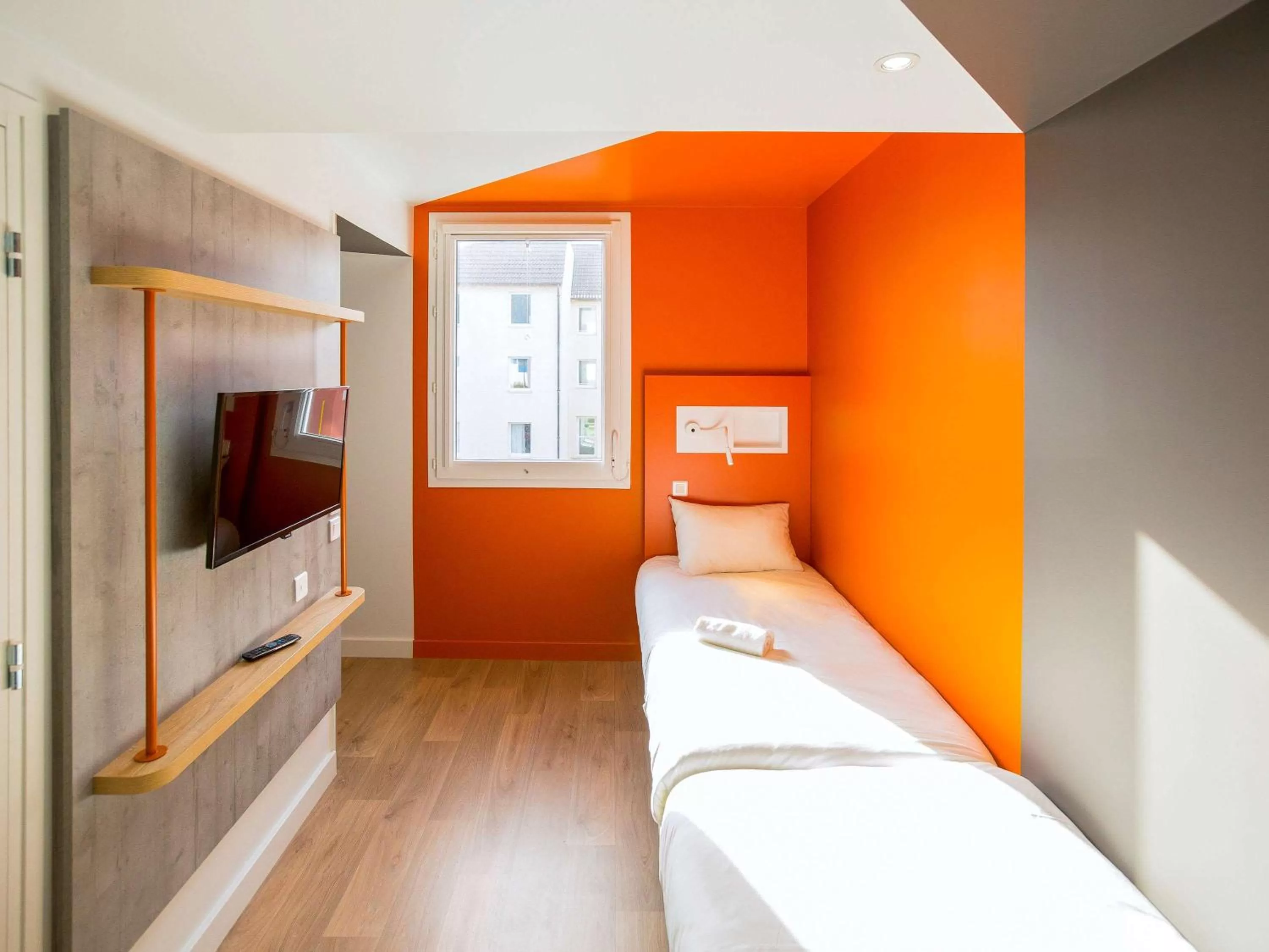 Photo of the whole room, Bed in ibis budget Cherbourg - La Glacerie