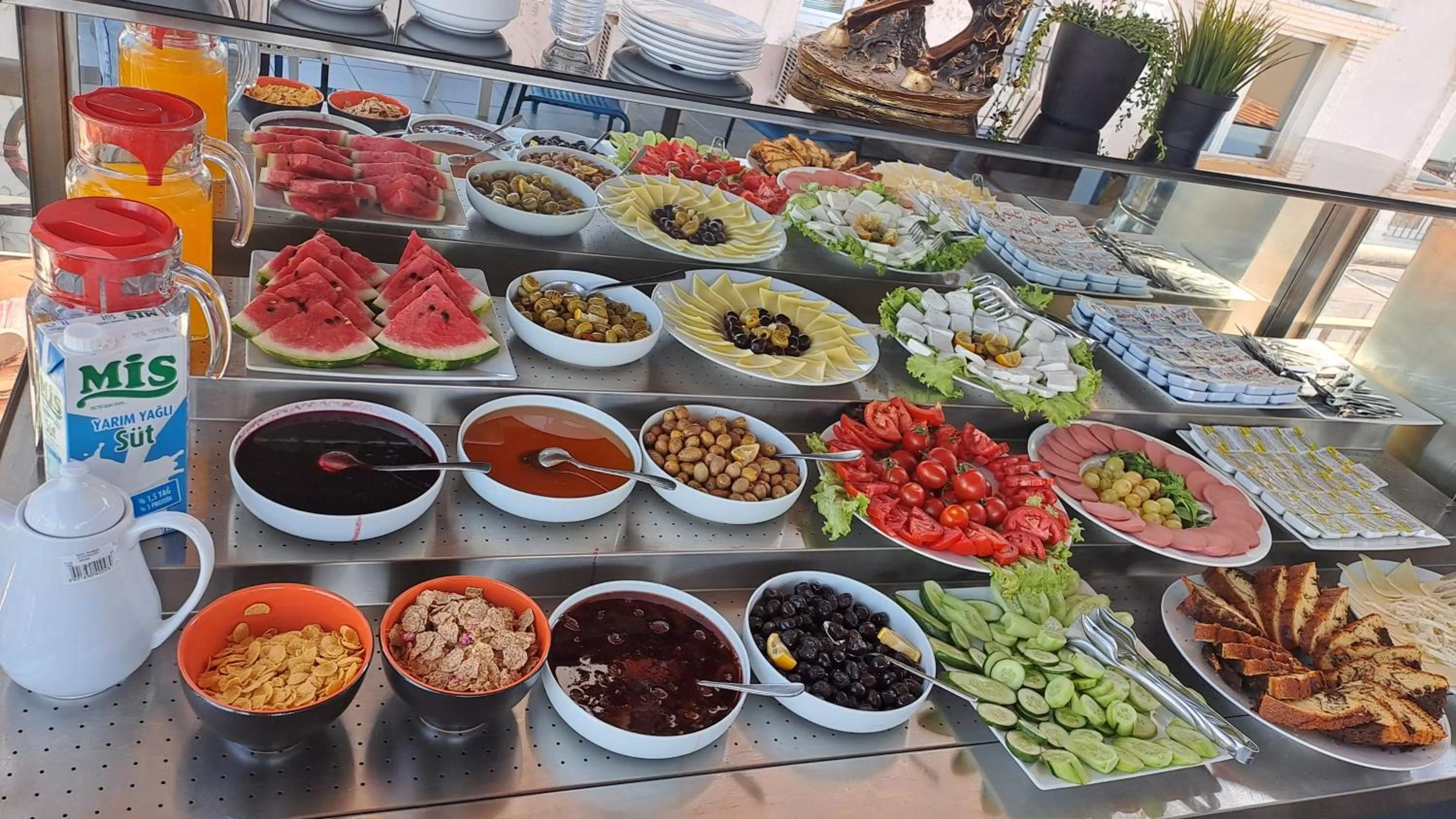 Restaurant/places to eat in Taksim Terrace Hotel